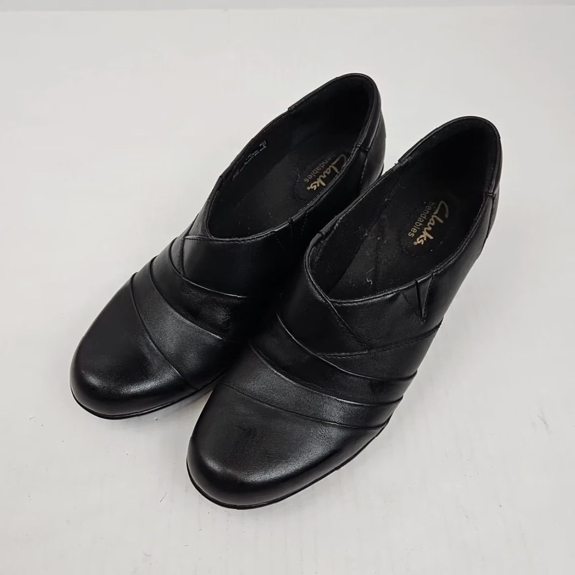 Clarks Clarks Bendables Booties Ingalls Loch Black Leather Pleated Women’s 9.5M Boots Size US 10 / IT 40 - 2 Thumbnail