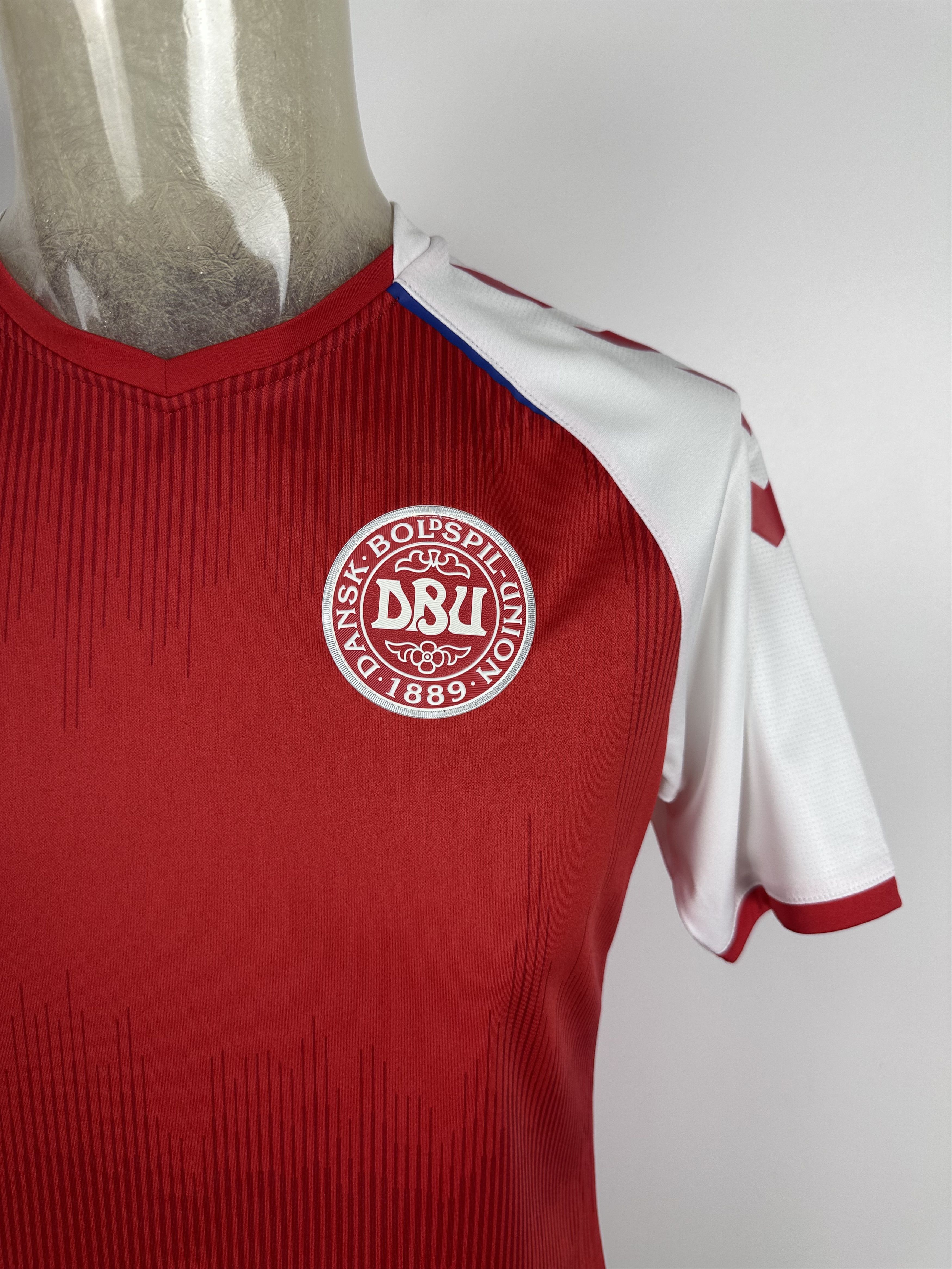 Hummel DENMARK 2021 2022 FOOTBALL SHIRT JERSEY #8 DELANEY HUMMEL Size US M / EU 48-50 / 2 - 5 Thumbnail