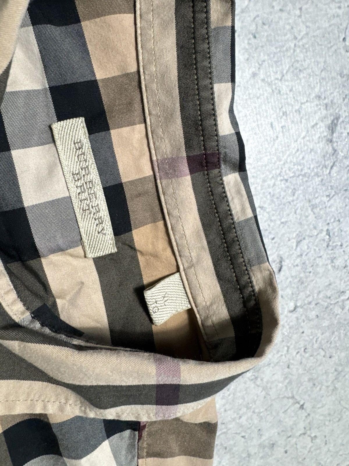 Burberry Burberry Checked Button Up Luxury Shirt Size XL Casual Size US XL / EU 56 / 4 - 7 Thumbnail