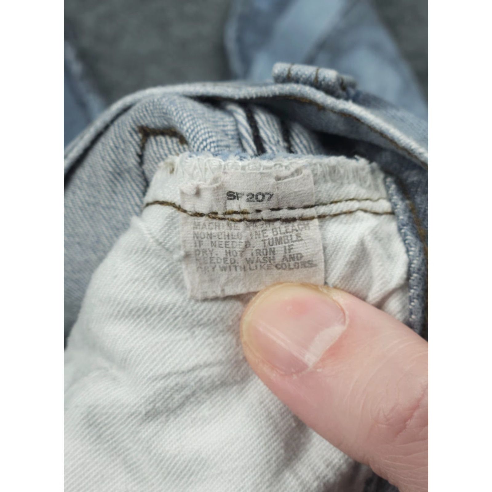 Levi's VINTAGE Levi's 501-0658 Jeans Adult 25 x 29 Gray Acid Bleached Made USA 80's Jeans Mens Size US 26 / EU 42 - 6 Thumbnail