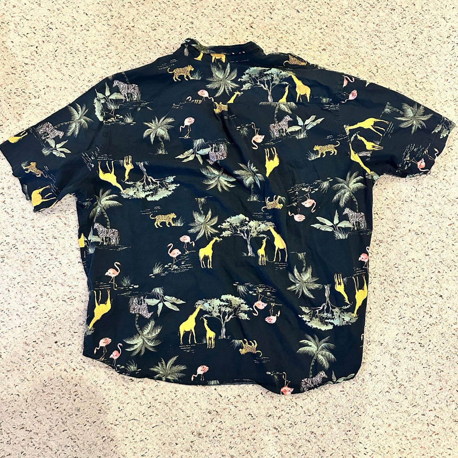 Old Navy Old Navy XXXL Safari Print Button Down Shirt Short Sleeve Size US XXL / EU 58 / 5 - 2 Thumbnail