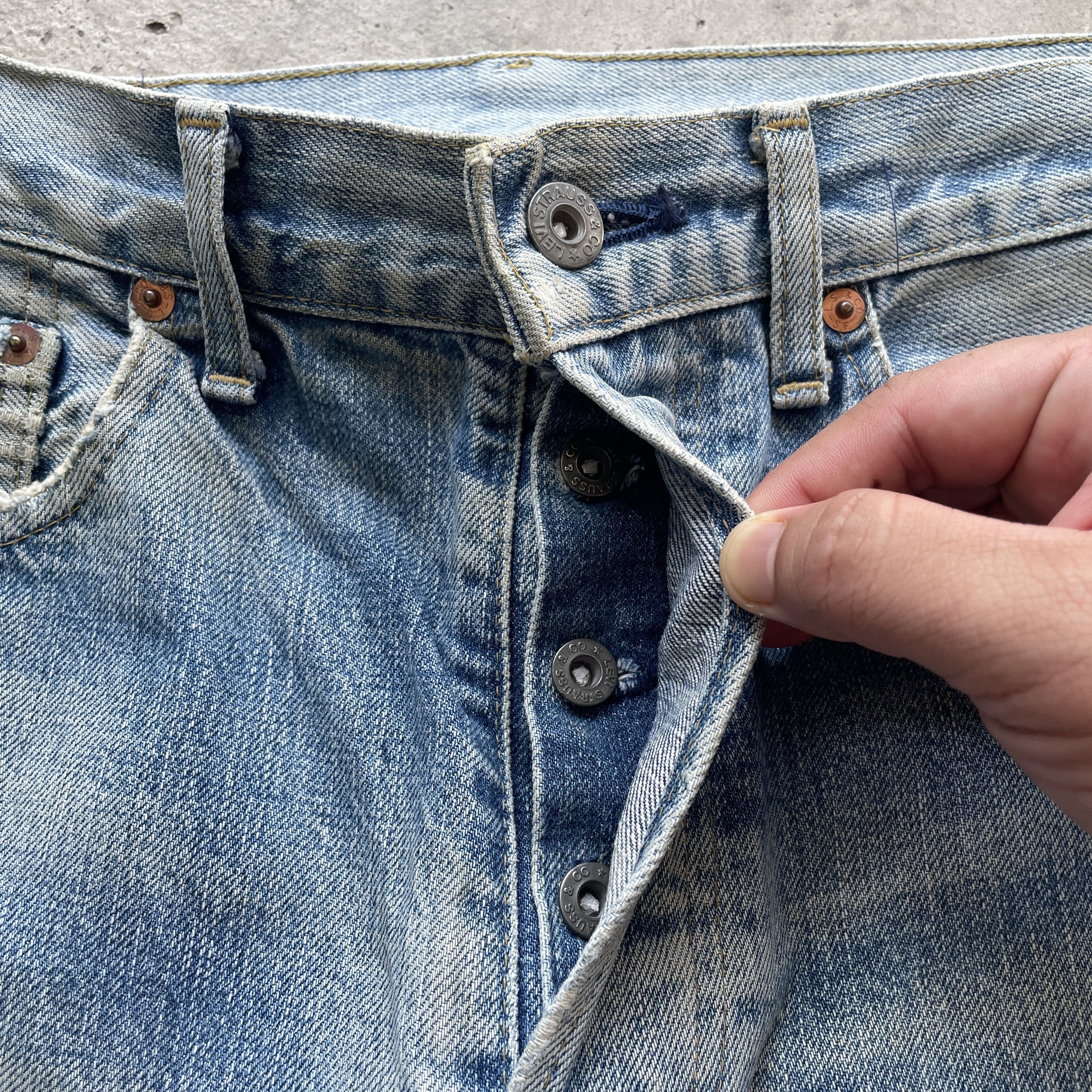 Levi's × Vintage VINTAGE LEVI’S BIG E FADED WASH DISTRESSED BUCKLE JEANS PANT Size US 29 - 7 Thumbnail