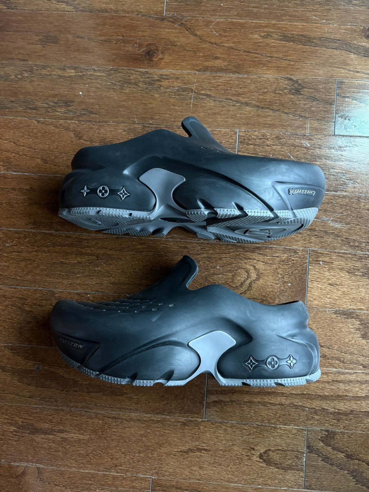 Louis Vuitton Louis Vuitton Black Shark Clog Sneaker Shoes Size US 10 / EU 43 - 3 Thumbnail