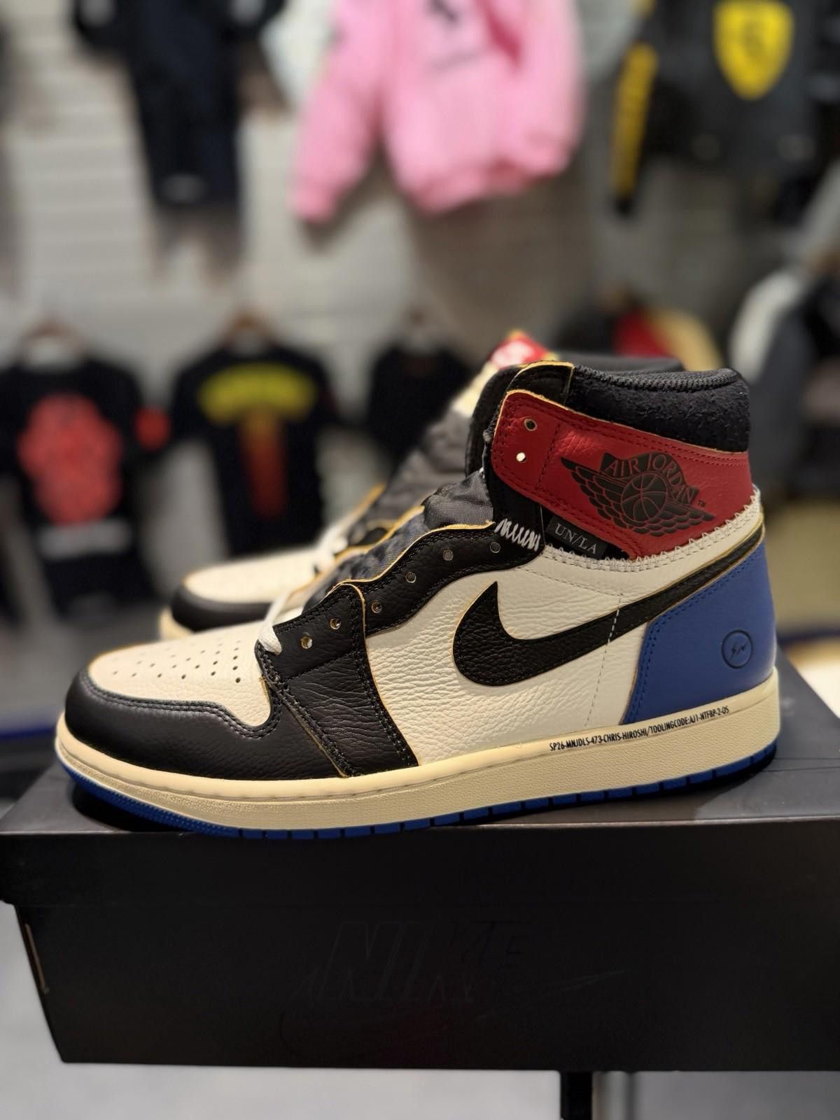 Jordan Brand Air Jordan 1 x Union x Fragment Black and Varsity Red (10.5) Size US 10.5 / EU 43-44 - 4 Thumbnail