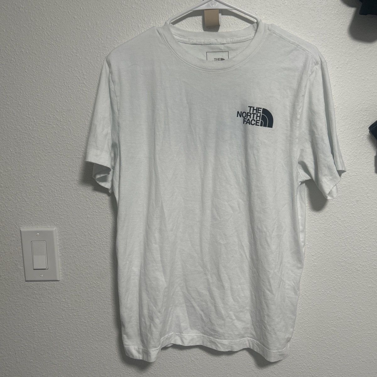 The North Face The North Face Men's Short Sleeve White T-shirt in size m Size US M / EU 48-50 / 2 - 1 Thumbnail
