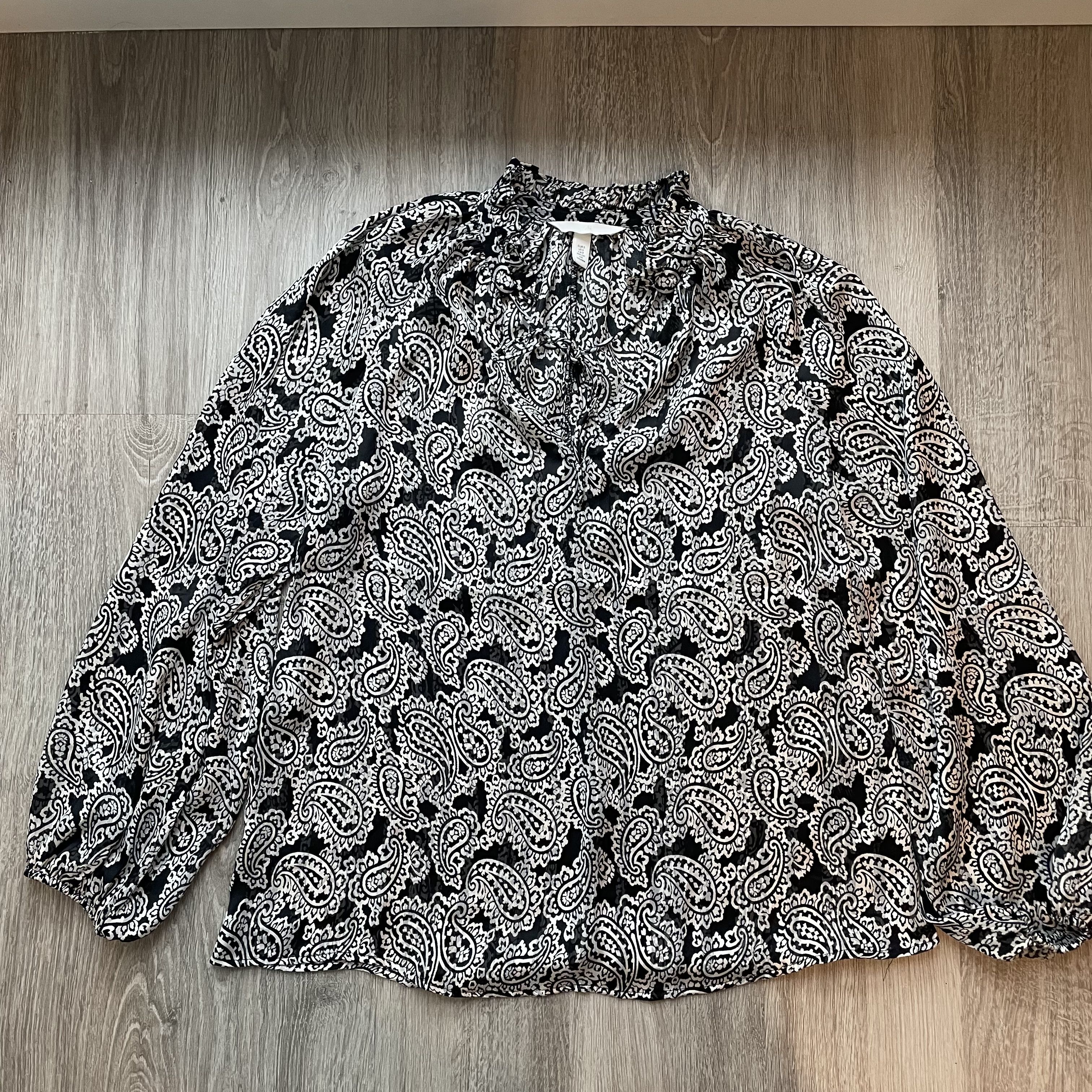 H&M H&M Paisley Ruffle Tie V-Neck Blouse Black White Size S Size S / US 4 / IT 40 - 2 Thumbnail