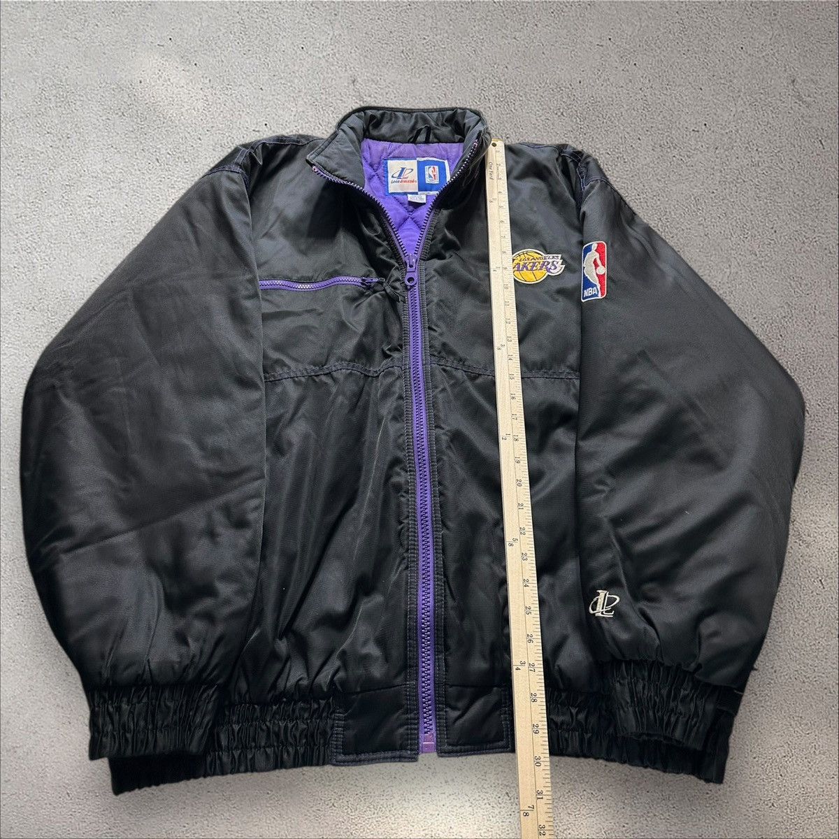 Logo Athletic Vtg logo athletic la lakers puffer coat men’s 2XL 90’s Size US XXL / EU 58 / 5 - 3 Thumbnail