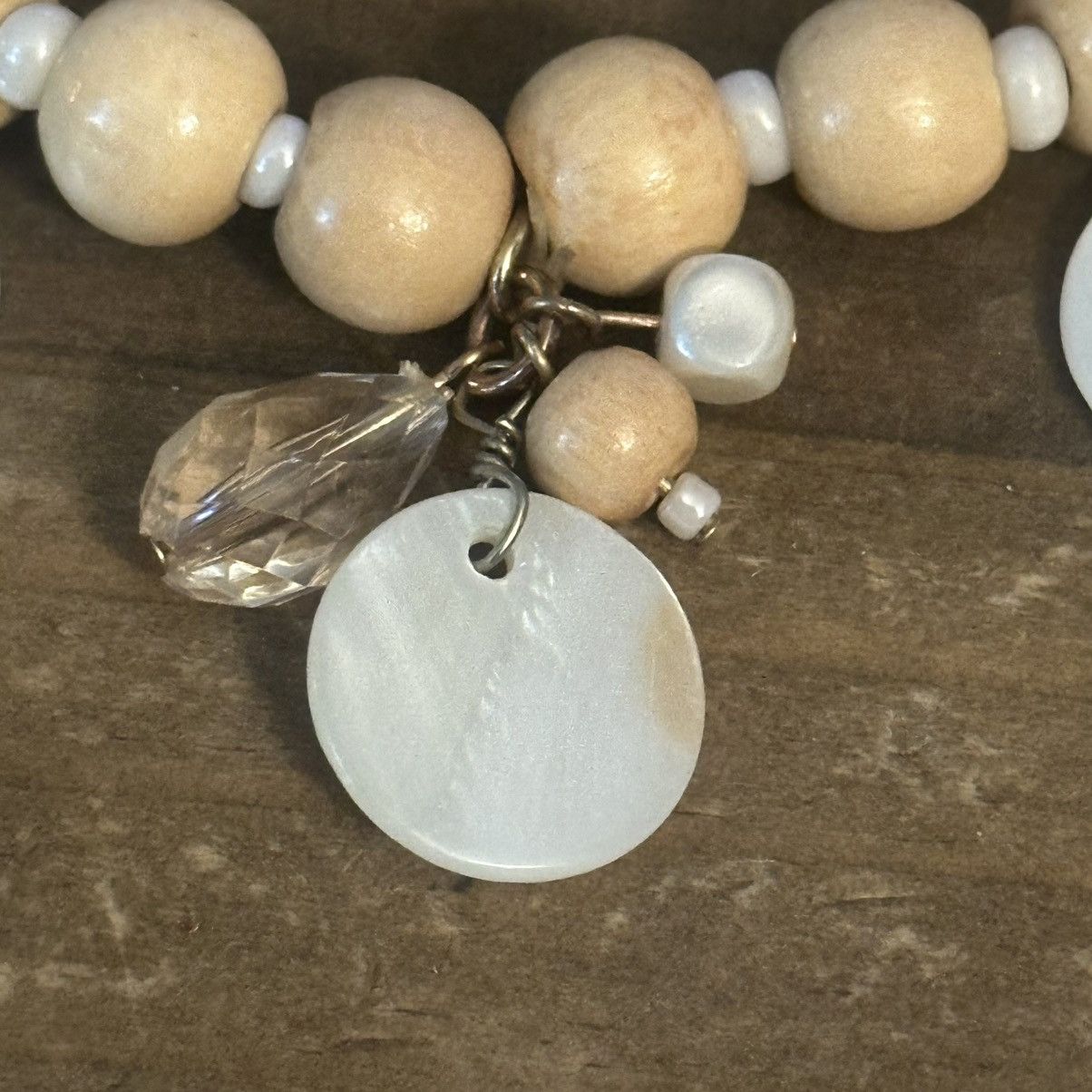 Other Beige wooden bead stretch bracelet w/mother of pearl dangles Size ONE SIZE - 2 Thumbnail