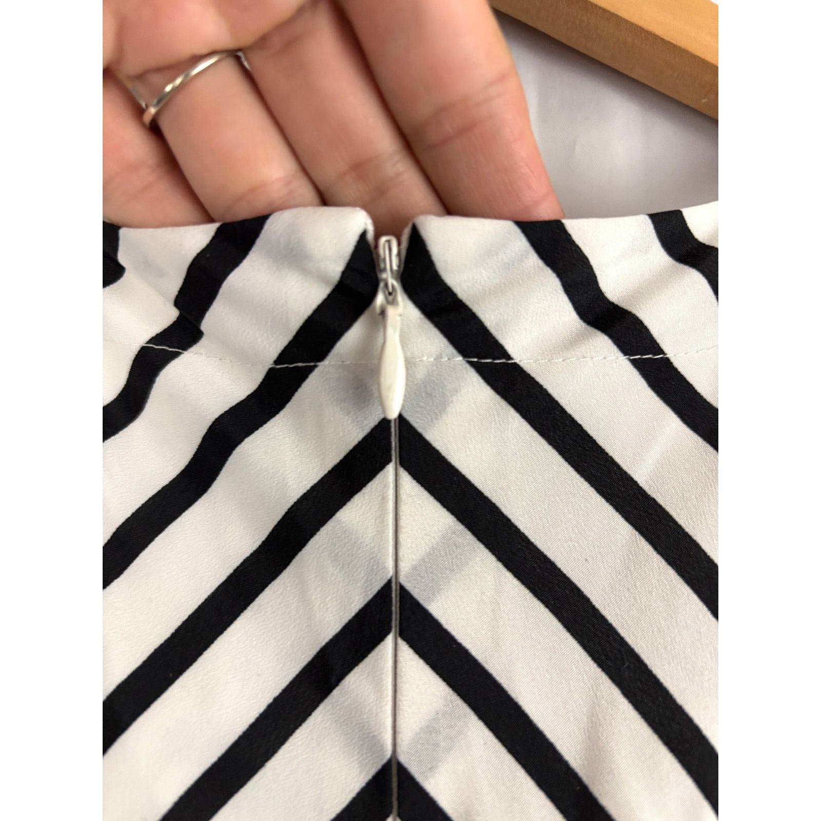 Ann Taylor Ann Taylor Stripe Halter Sleeveless Chevron Maxi Dress 8T Size M / US 6-8 / IT 42-44 - 11 Thumbnail