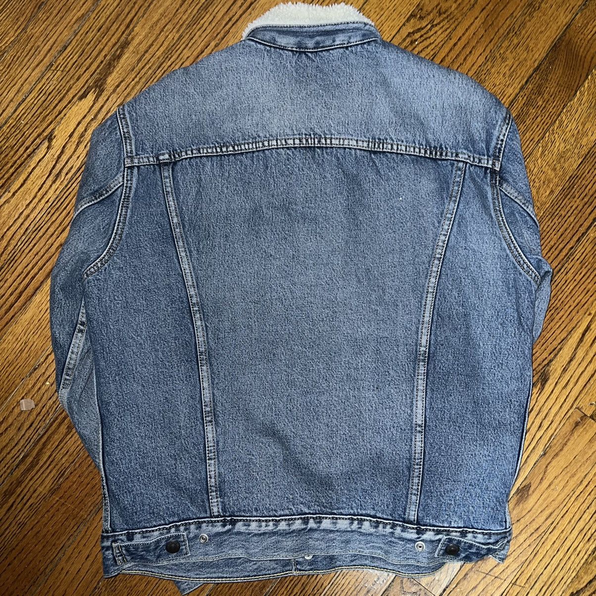 Levi's Levi’s Vintage Fit Sherpa Trucker Jacket Blue Size: Medium Size US M / EU 48-50 / 2 - 3 Thumbnail