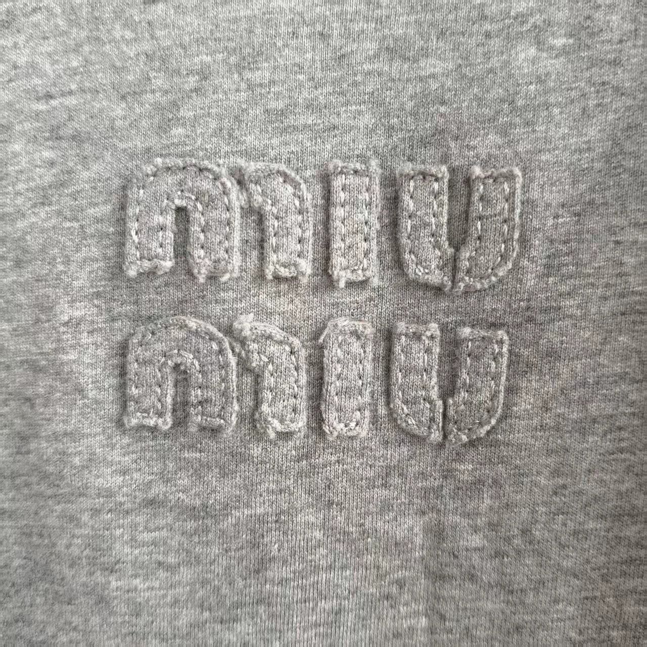 Miu Miu MIU MIU SS26 New Gray Red Tee Size S Size S / US 4 / IT 40 - 4 Thumbnail