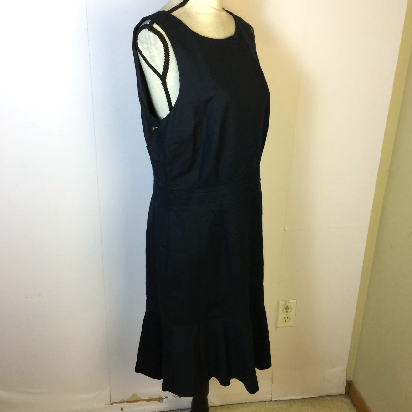 Banana Republic Sheath Dress Sz 14 Womans Navy Blue Sleeveless Lined  Flounce Hem