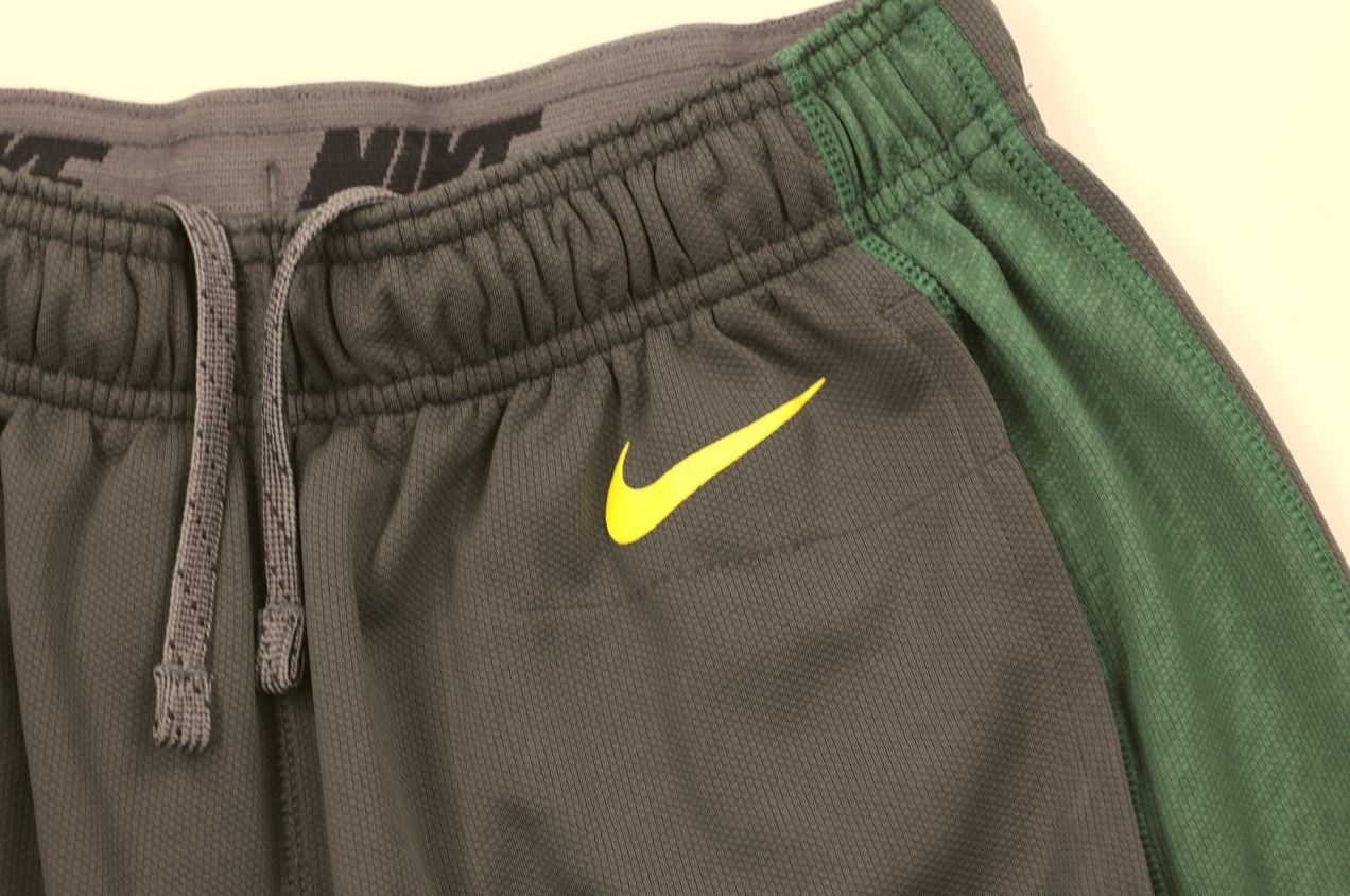 Nike × Vintage Nike University of Oregon Basketball Shorts Gray Green Size US 30 / EU 46 - 6 Thumbnail