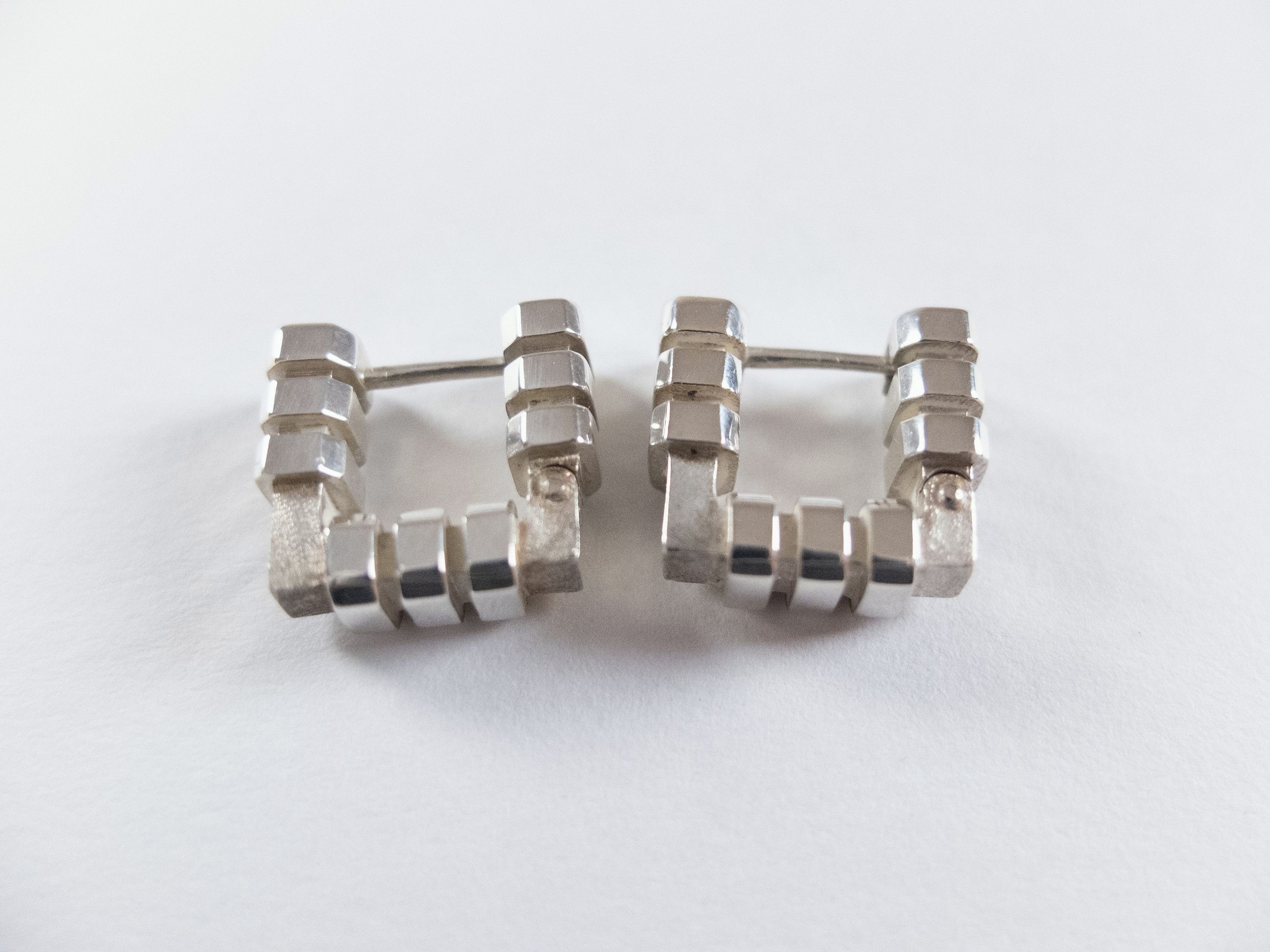 BOTTEGA VENETA Brick Sterling silver square hoop earrings q