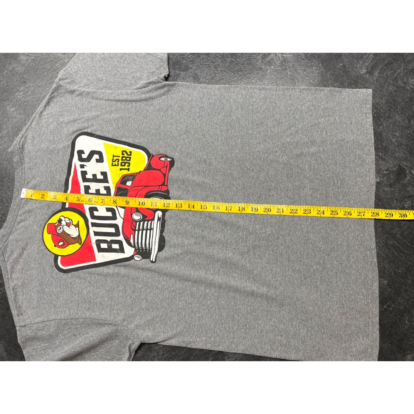 Vintage Buc-ee's Gray Truck Graphic Short Sleeve Crew Neck Shirt Mens Large Novelty T-Shirt Size US L / EU 52-54 / 3 - 4 Thumbnail