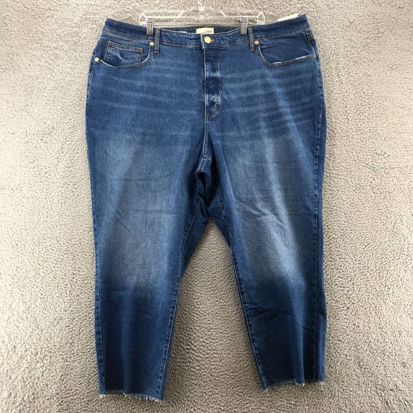 Vintage Universal Thread Capri Jeans Womens 24 Blue Denim Cut-off Buttons Jeans Capris Womens 24 Blue Den​im Size 42" / US 20 - 2 Thumbnail