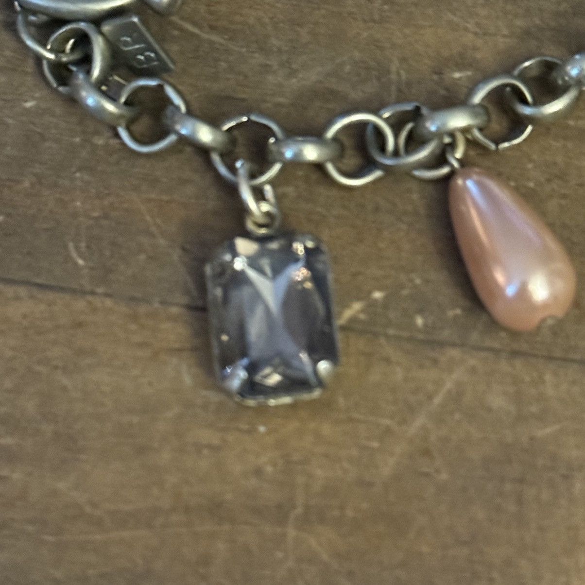 Other Gold tone charm toggle bracelet Size ONE SIZE - 3 Thumbnail