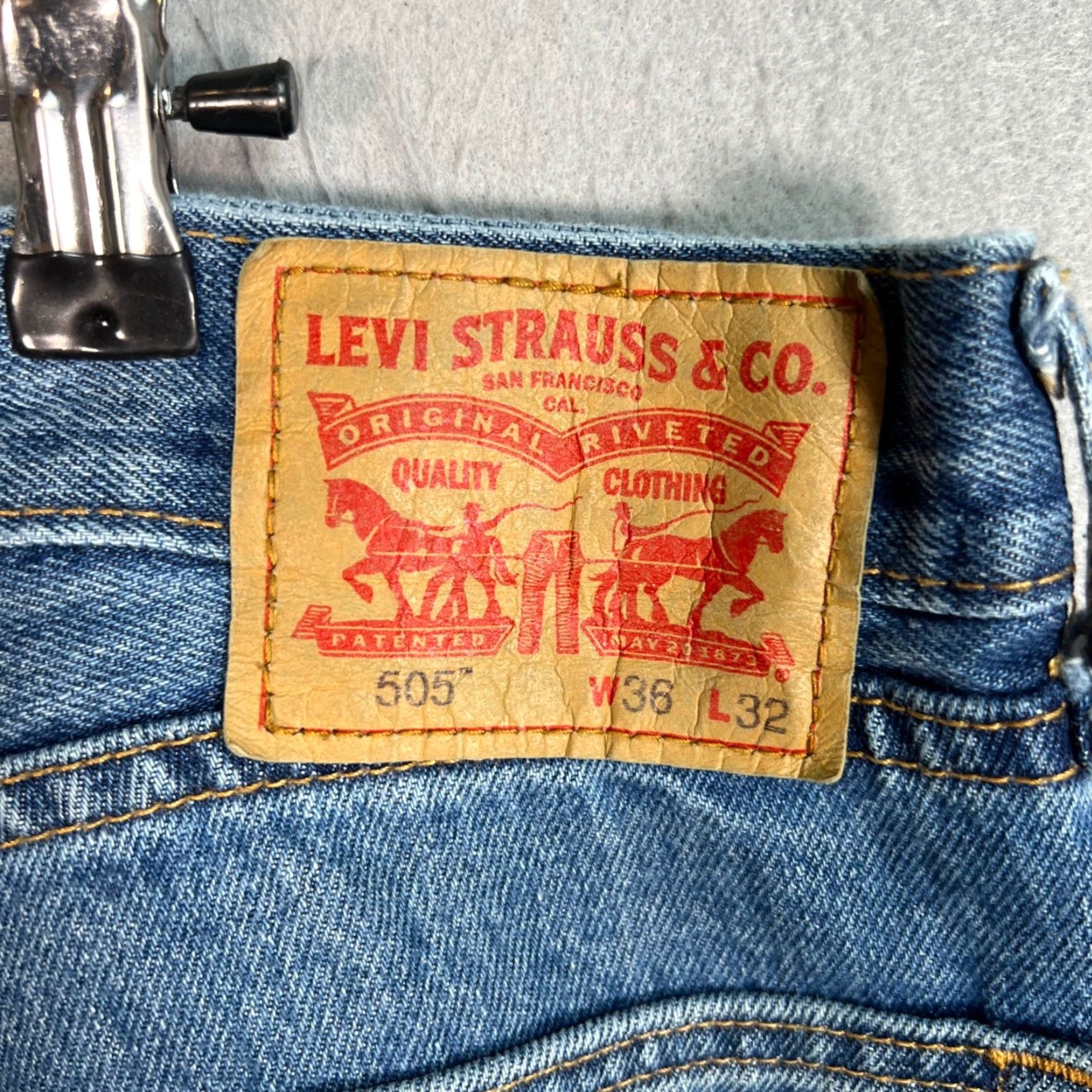 Levi's VINTAGE Levi's Jeans Regular 505 Men's Jeans Adult Medium Blue 36x32 Denim 5-Pocket Modern Classic Men’s Jeans Size US 36 / EU 52 - 3 Thumbnail