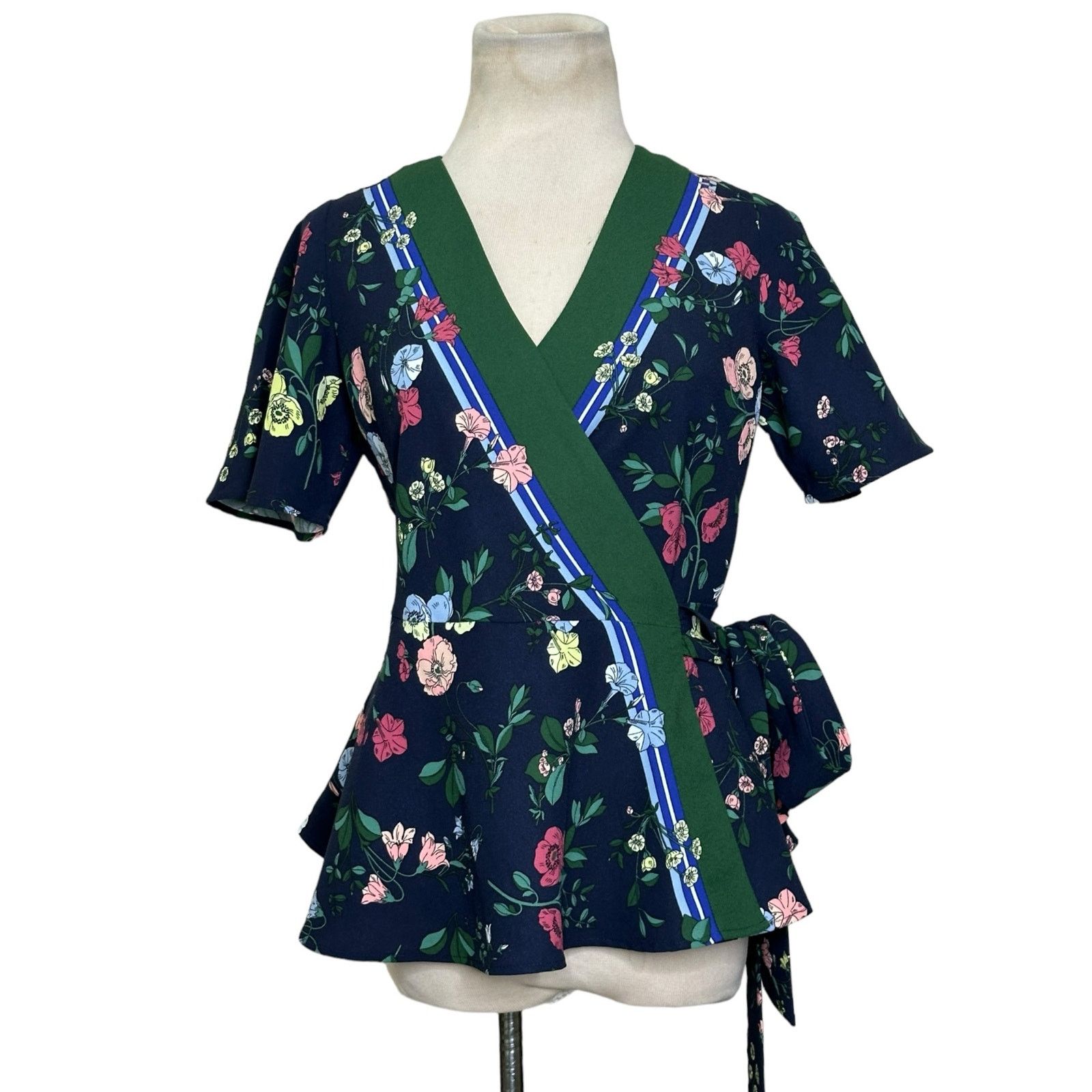 Ann Taylor Ann Taylor floral short sleeves wrap blouse size XXSP Size XXS / US 00 / IT 34 - 7 Thumbnail