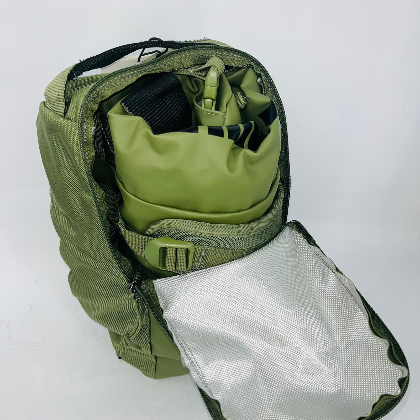 Other THULE CHASM 90L GREEN SPORT DUFFLE/BACKPACK BAG COMPACKTABLE Size ONE SIZE - 4 Thumbnail