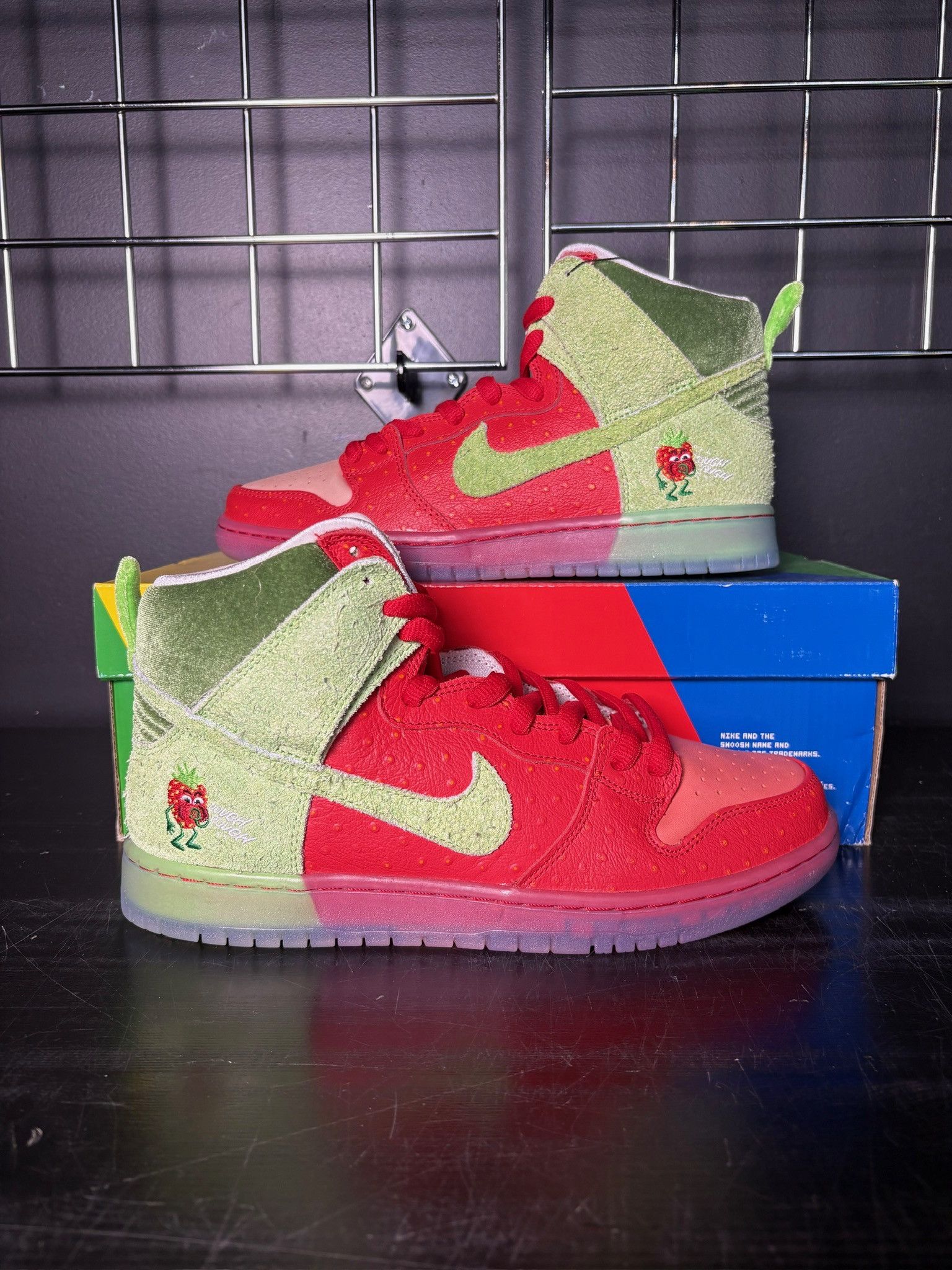 Nike Nike SB Dunk High "Strawberry Cough" - Size 9 Size US 9 / EU 42 - 1 Thumbnail