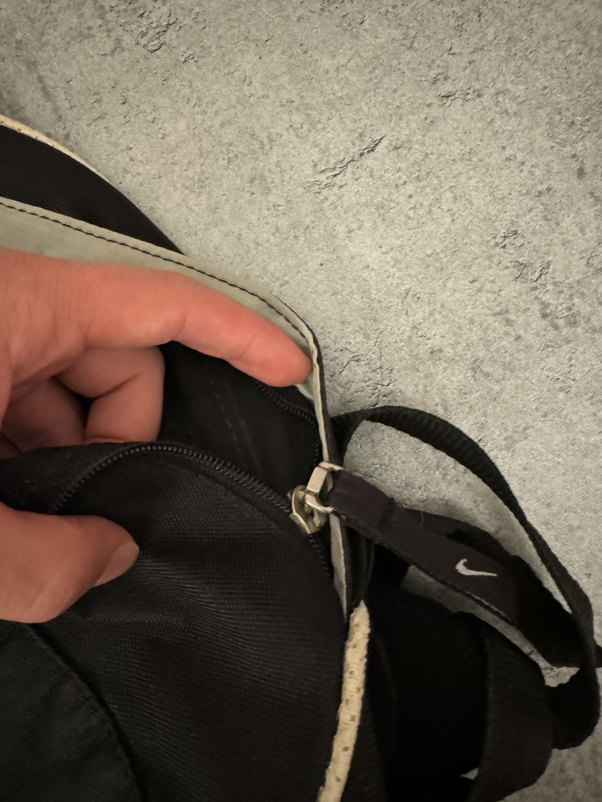 Nike × Vintage Nike Central swoosh logo black small bag backpack vintage Size ONE SIZE - 5 Thumbnail