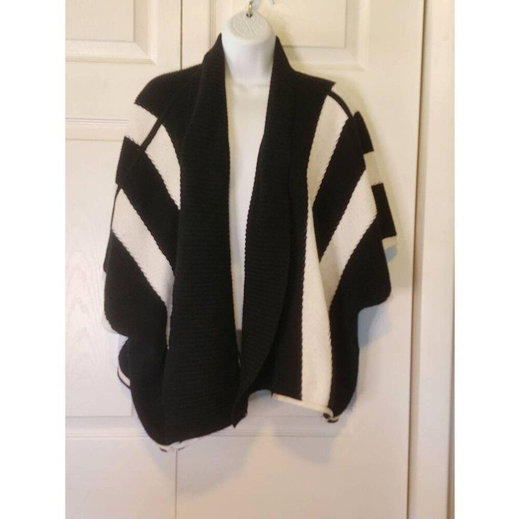 Forever 21 Forever 21 Black and white Poncho Size XS / US 0-2 / IT 36-38 - 1 Thumbnail