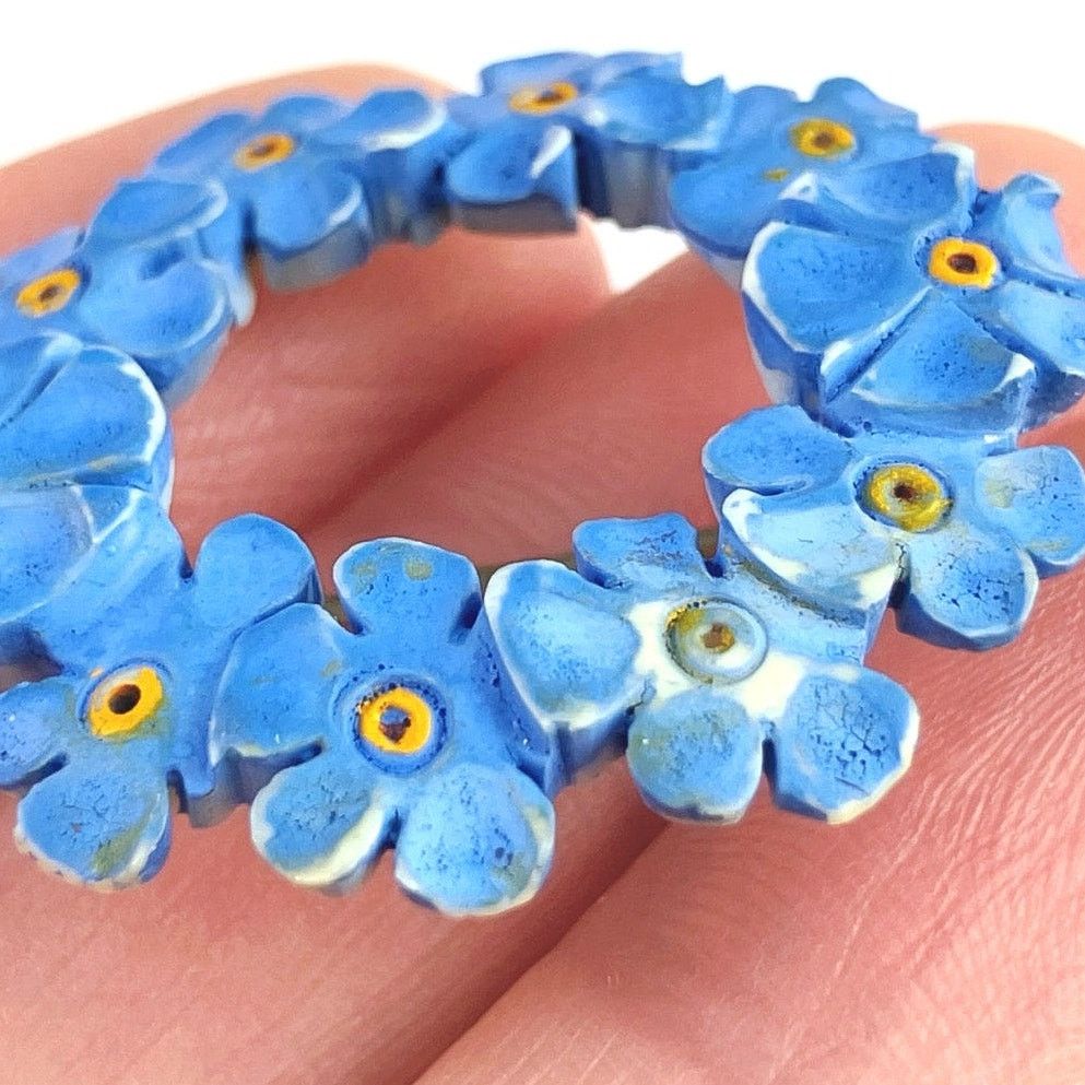 Vintage Vintage 1940s Hand Painted Brooch Blue Forget Me Not Wreath Size ONE SIZE - 5 Thumbnail