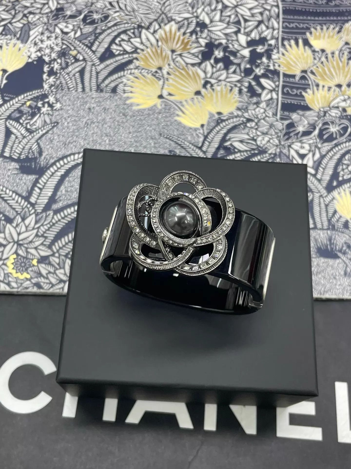Chanel Chanel Black 3D Camellia Acrylic Bracelet Size ONE SIZE - 2 Thumbnail