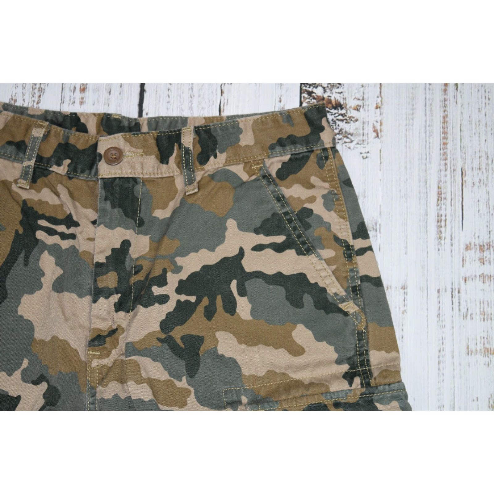 Levi's LEVIS Cargo Shorts Green Camo Size 30 Mens Pocketed Casual Workwear Size US 30 / EU 46 - 2 Thumbnail