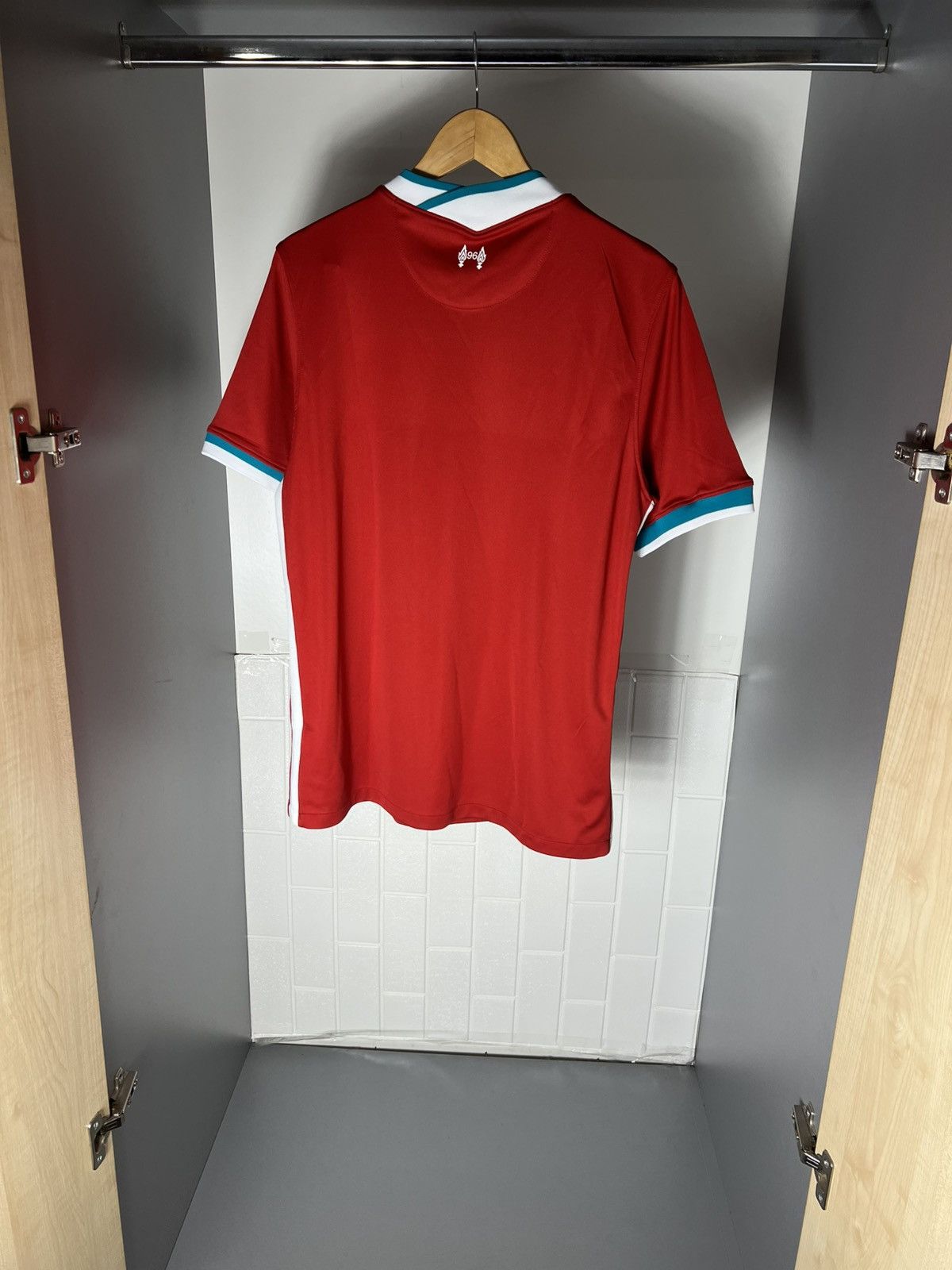 Nike VINTAGE NIKE FC LIVERPOOL ENGLAND SOCCER JERSEY RETRO Y2K Size US L / EU 52-54 / 3 - 14 Thumbnail