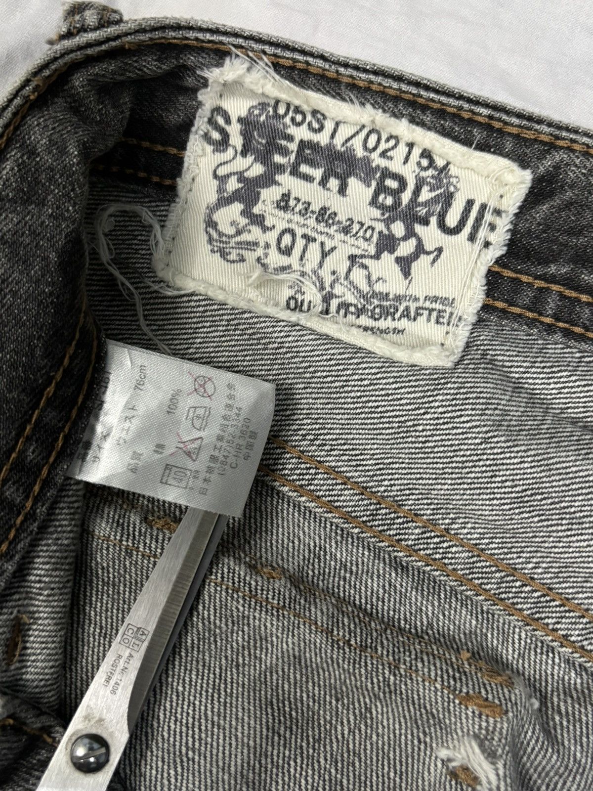 Le Grande Bleu (L.G.B.) Japanese Brand Black Faded Bootcut Distressed Cargo Jeans Size US 31 - 18 Thumbnail