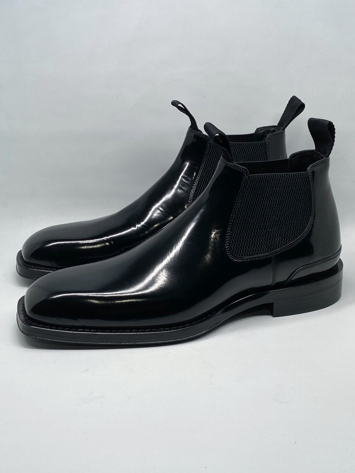 Burberry Square-Toe Leather Chelsea Boots size 41/us size 8