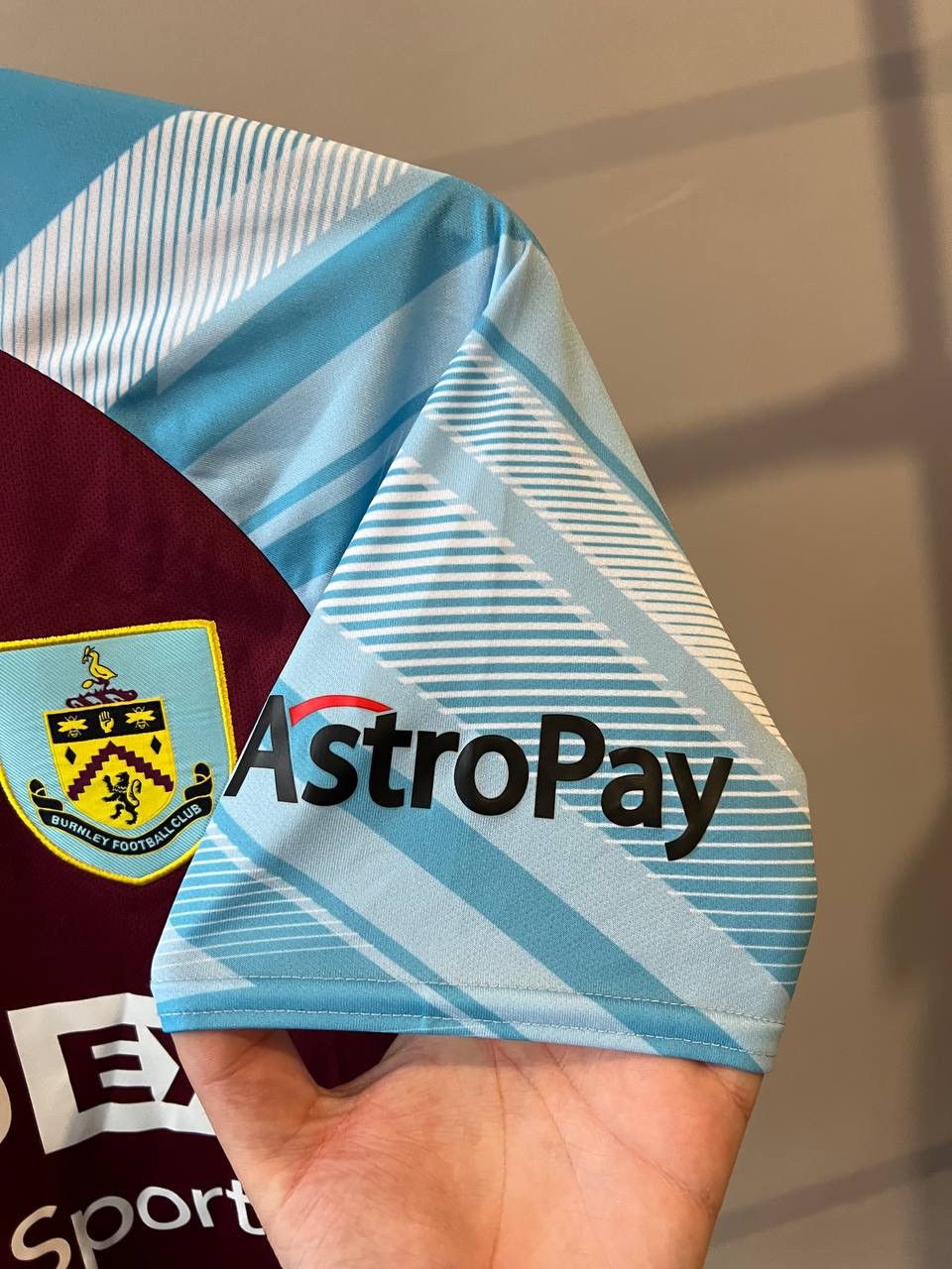 Umbro 2021/22 BURNLEY FC HOME SOCCER JERSEY FOOTBALL SHIRT SIZE S Size US S / EU 44-46 / 1 - 8 Thumbnail