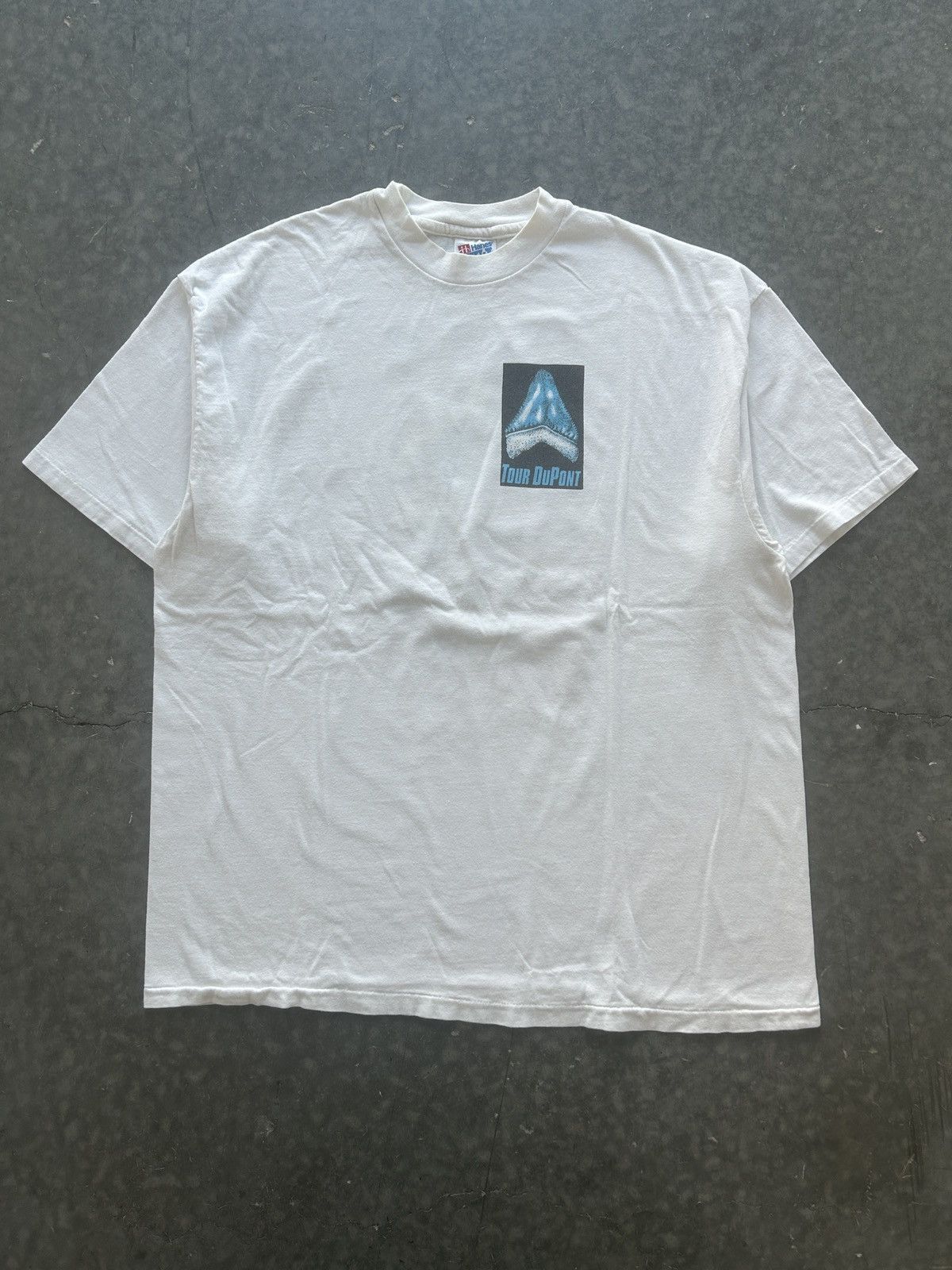 Hanes × Vintage Vintage 90s Tour DuPont Shark Graphic Tee Size US XL / EU 56 / 4 - 4 Thumbnail