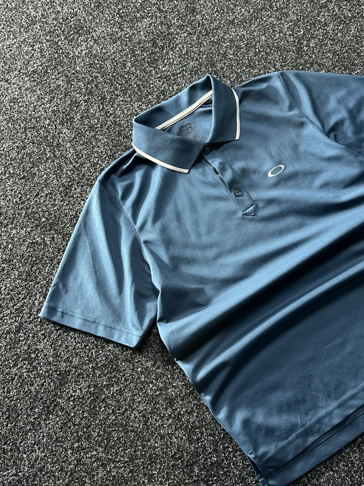 Oakley × Vintage 🚨 VINTAGE OAKLEY LOGO POLO TENNIS BLUE RARE 00s GORPCORE Size US S / EU 44-46 / 1 - 2 Thumbnail