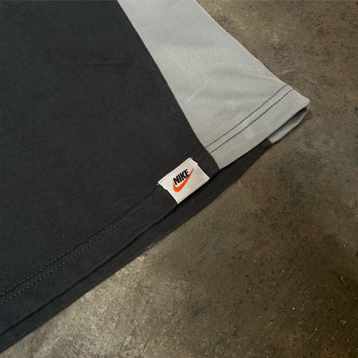 Jordan Brand × Nike 2000s Y2K Nike Middle Swoosh T-Shirt Size US XL / EU 56 / 4 - 3 Thumbnail