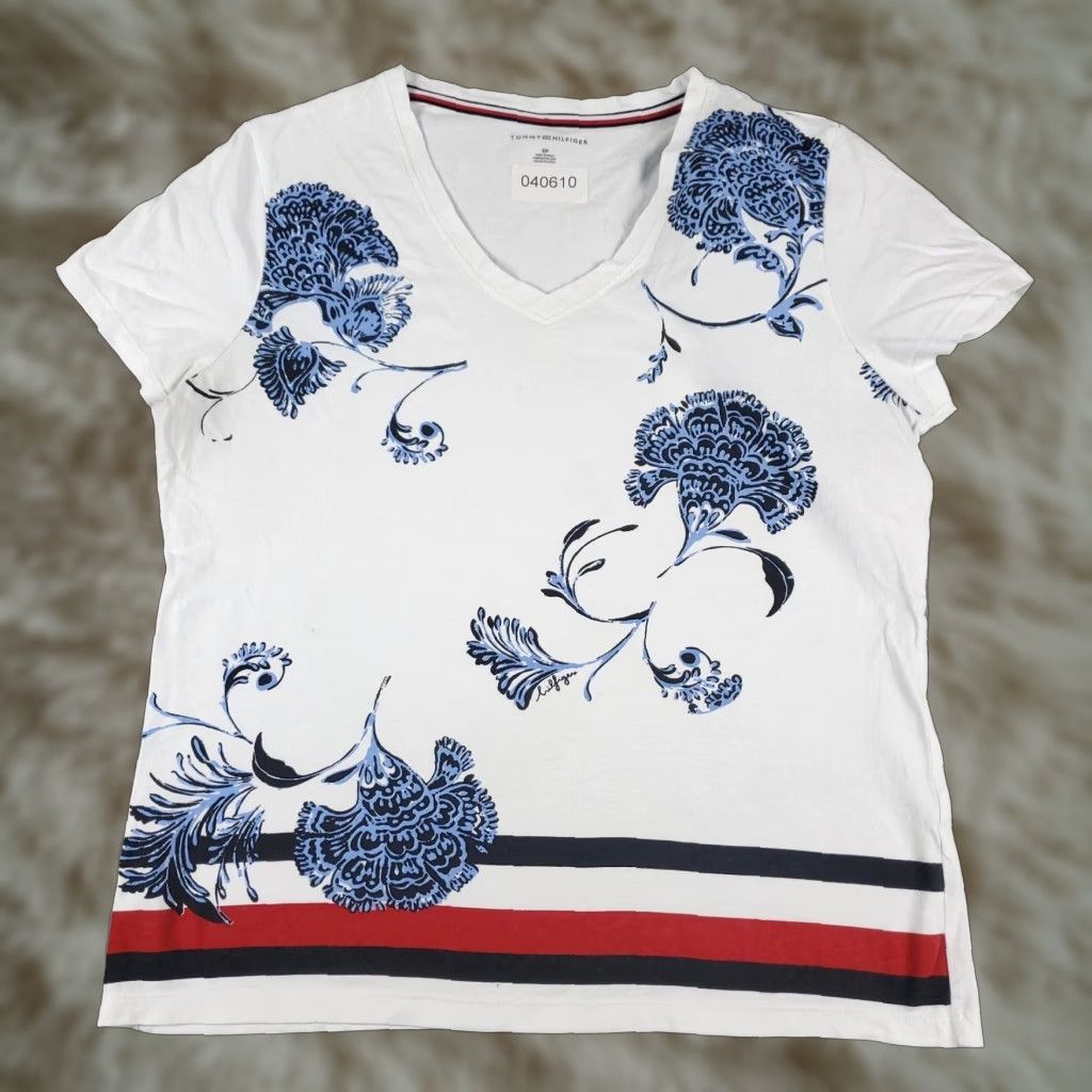 Tommy Hilfiger Tommy Hilfiger Floral T Shirt Womens Small White Blue Short Sleeve Crew Neck Size S / US 4 / IT 40 - 1 Thumbnail