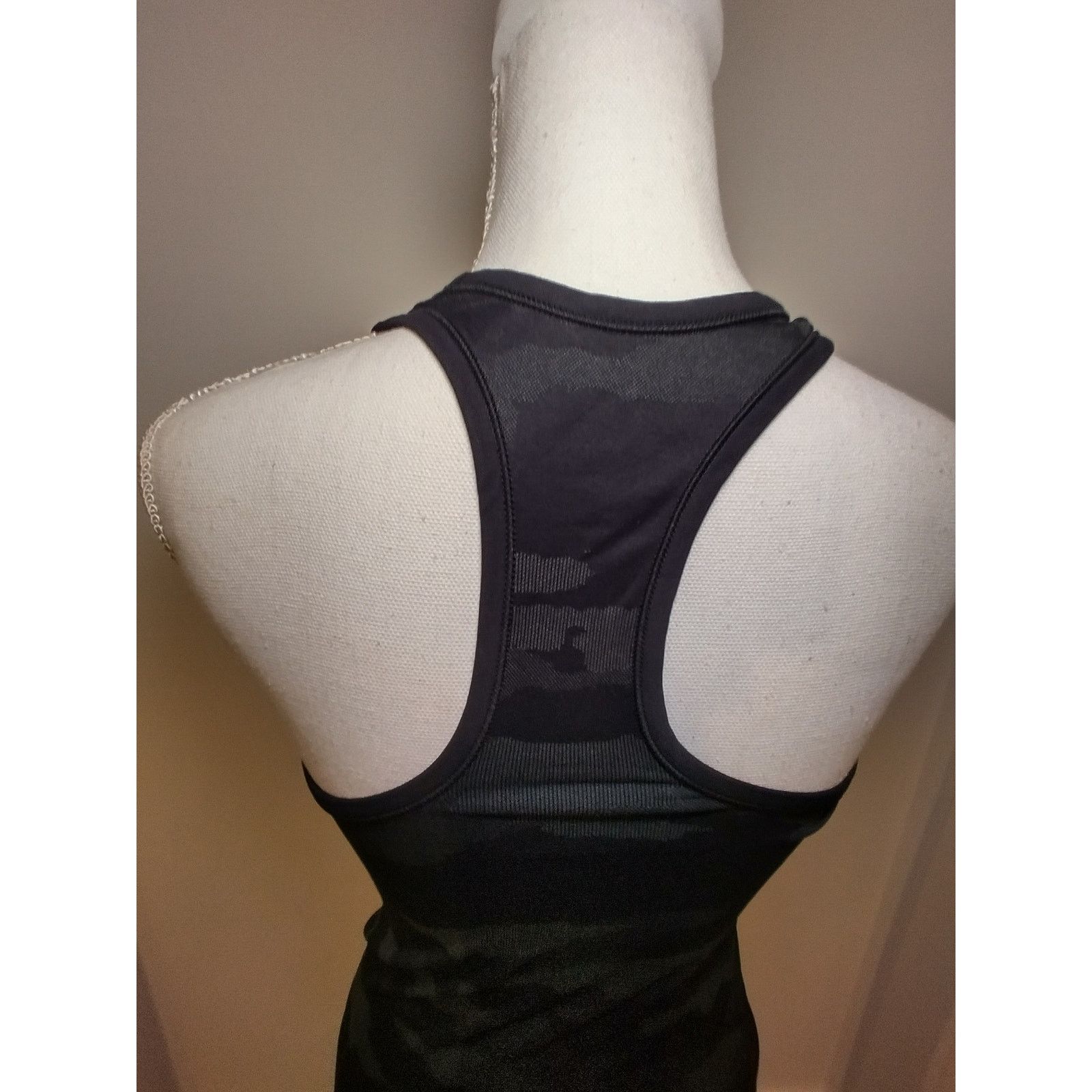 Athleta Athleta Women Momentum Tank Top Camouflage Racerback Size XS Size XS / US 0-2 / IT 36-38 - 5 Thumbnail