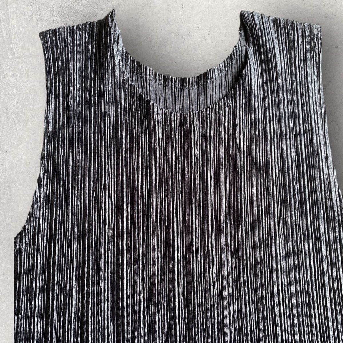 Issey Miyake Pleats Please Steel Navy Top Size L / US 10 / IT 46 - 2 Thumbnail