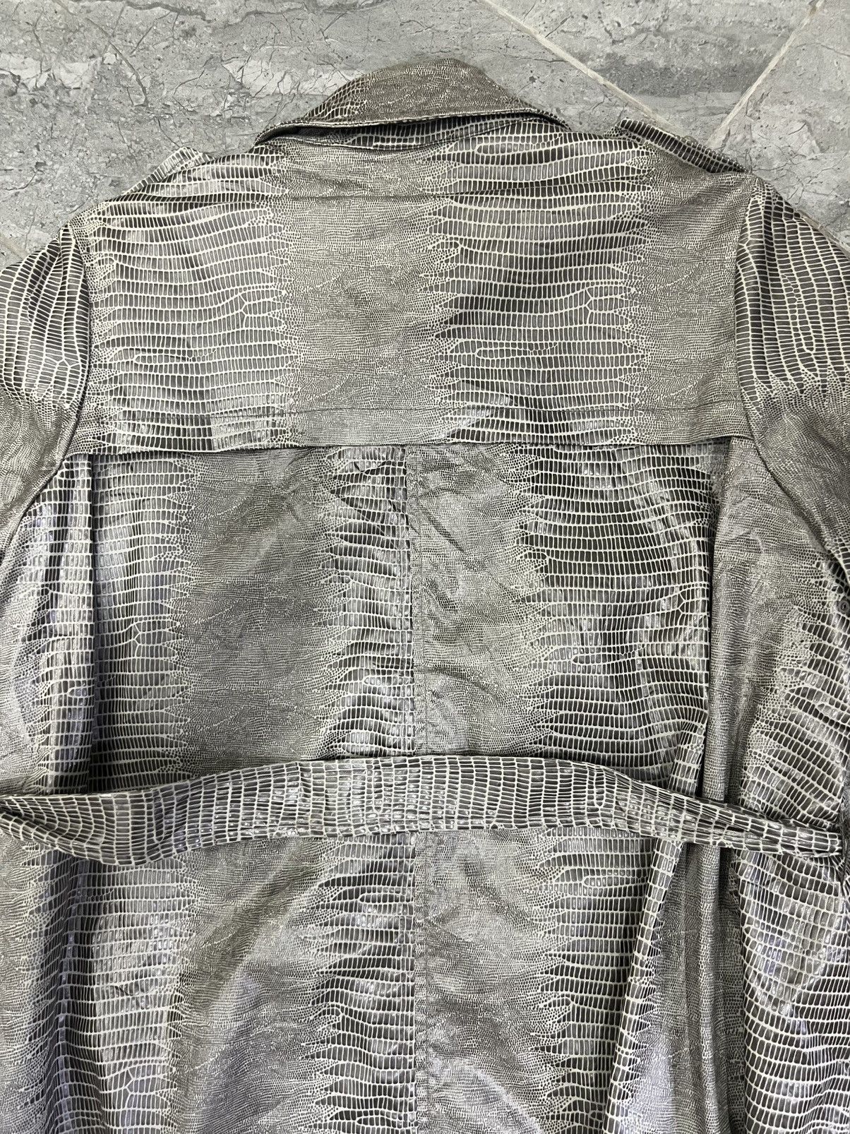 Armani Collezioni Armani Collezioni Crocodile Embossed Metallic Trench Coat Size M / US 6-8 / IT 42-44 - 18 Thumbnail