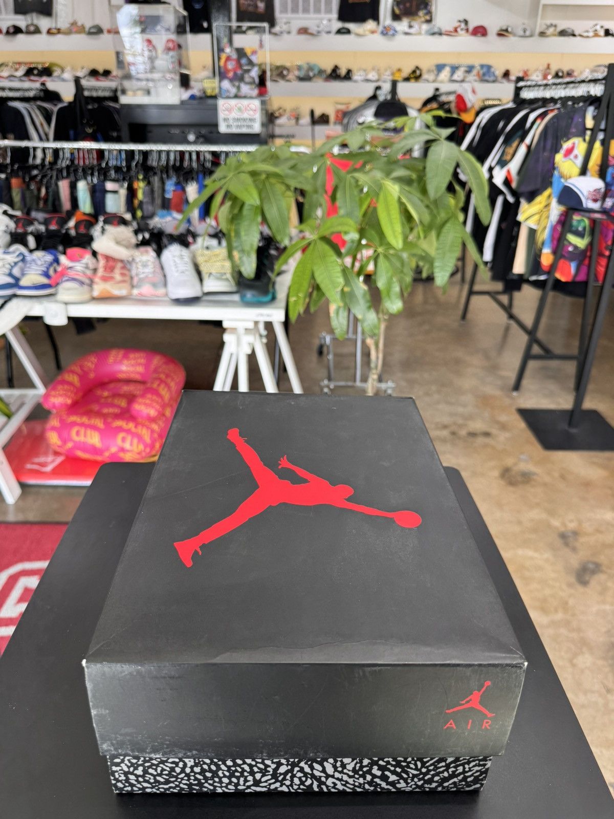 Jordan Brand Air Jordan 13 Wheat Size 7Y (2023) Size US 7 / EU 40 - 14 Thumbnail