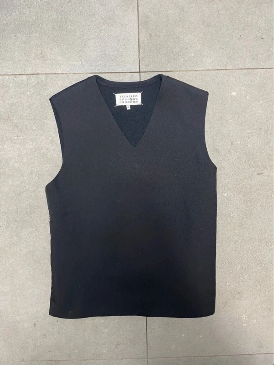 Maison Margiela Maison Margiela Line 14 V-neck Slim-Fit Knit Sleeveless Vest Size US S / EU 44-46 / 1 - 3 Thumbnail