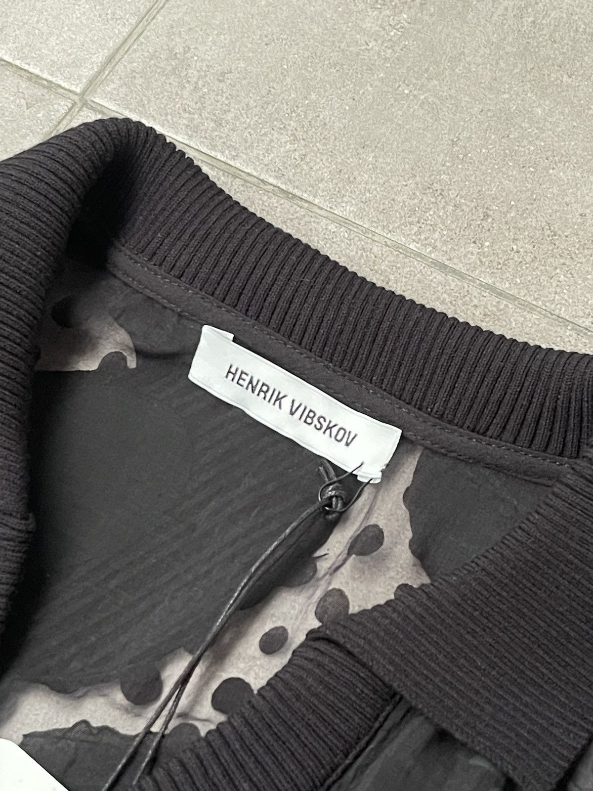 Henrik Vibskov !DS! SS23 Henrik Vibskov The BIG Polo Black Polo Tee Size US M / EU 48-50 / 2 - 21 Thumbnail