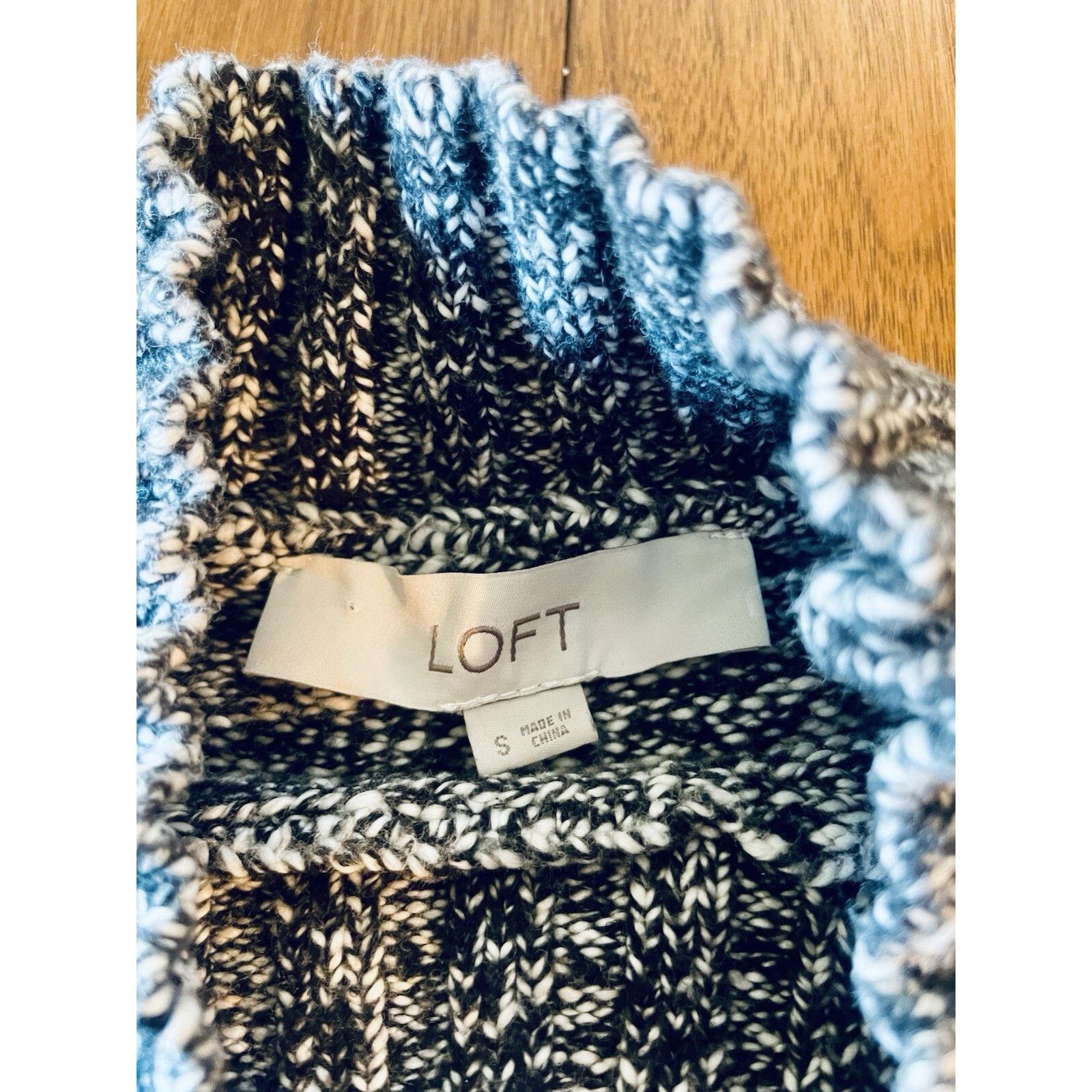 Loft Ann Taylor Loft Polar Bears Mock Neck Sweater Size Small EUC Size S / US 4 / IT 40 - 4 Thumbnail