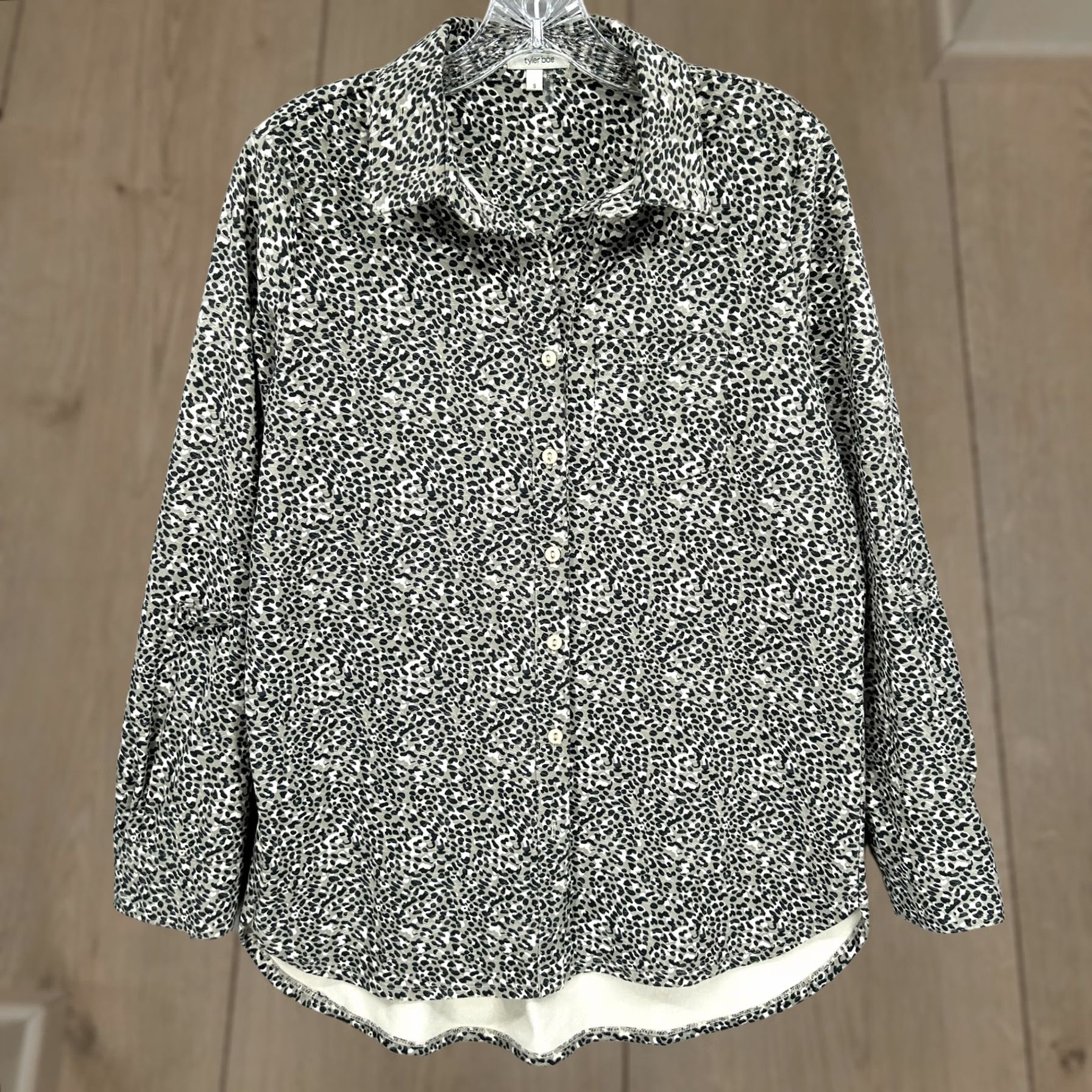 Vintage Tyler Boe Top Shirt Womens Small Button Up Blouse Animal Long Sleeve Microfiber Gray Size S / US 4 / IT 40 - 1 Thumbnail