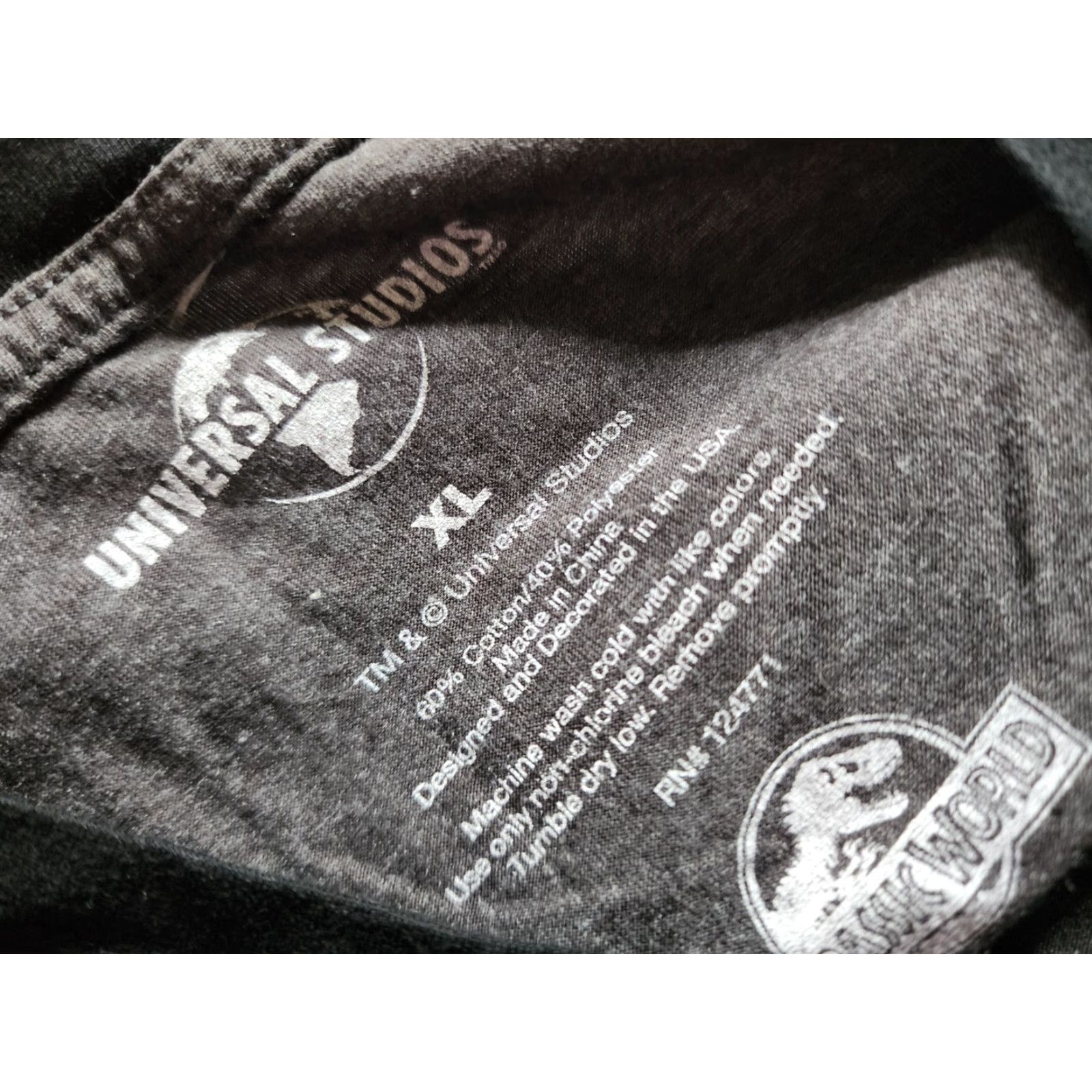 Vintage Universal Studios Jurassic World Logo Raglan Shirt Mens XL Size US XL / EU 56 / 4 - 3 Thumbnail