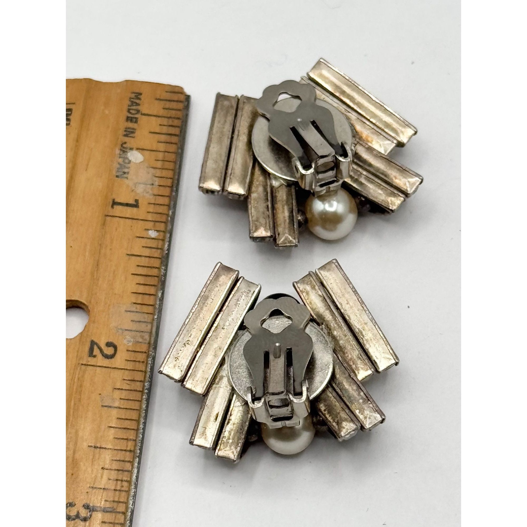 Vintage Vintage Channel Set Rhinestone Glass Pearl Clip On Estate Ea Size ONE SIZE - 9 Thumbnail