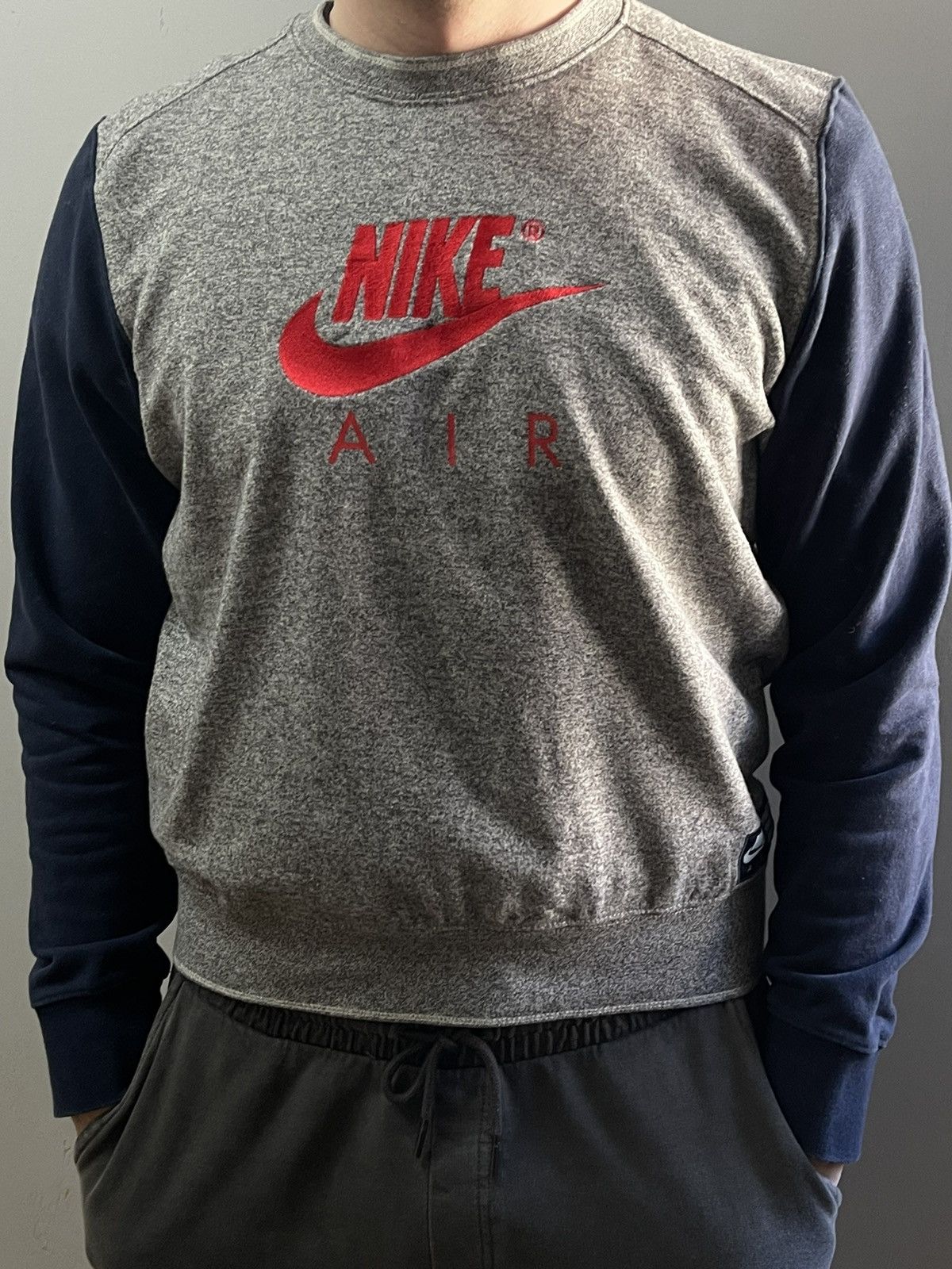 Nike Vintage Nike Air Embroidered Swoosh Logo Y2k Sweatshirt Size US S / EU 44-46 / 1 - 5 Thumbnail