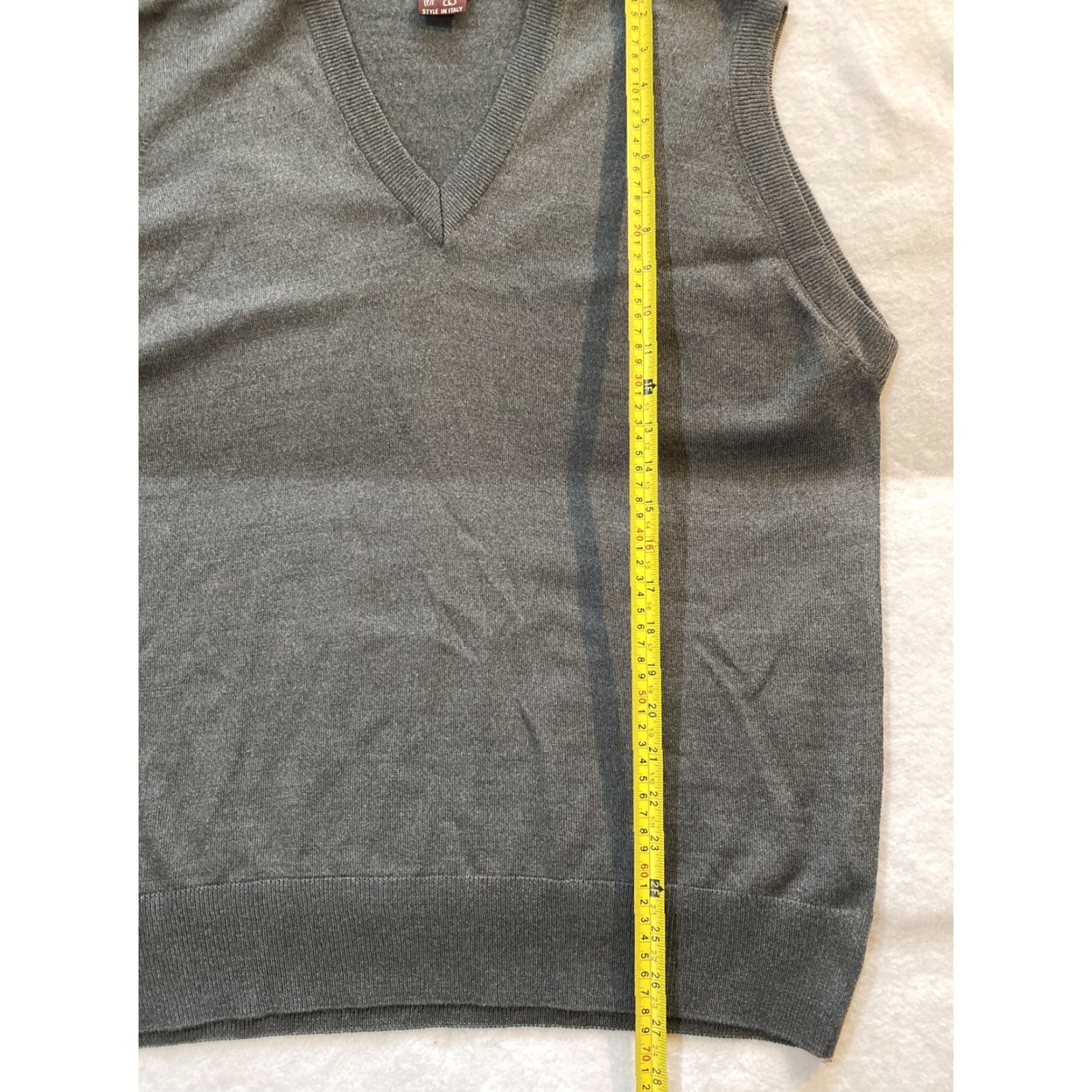 Vintage VINTAGE Ekin Sweater Vest Men L Knit Wool Charcoal Gray V-Neck Solid 16-22 Mens Size US L / EU 52-54 / 3 - 4 Thumbnail